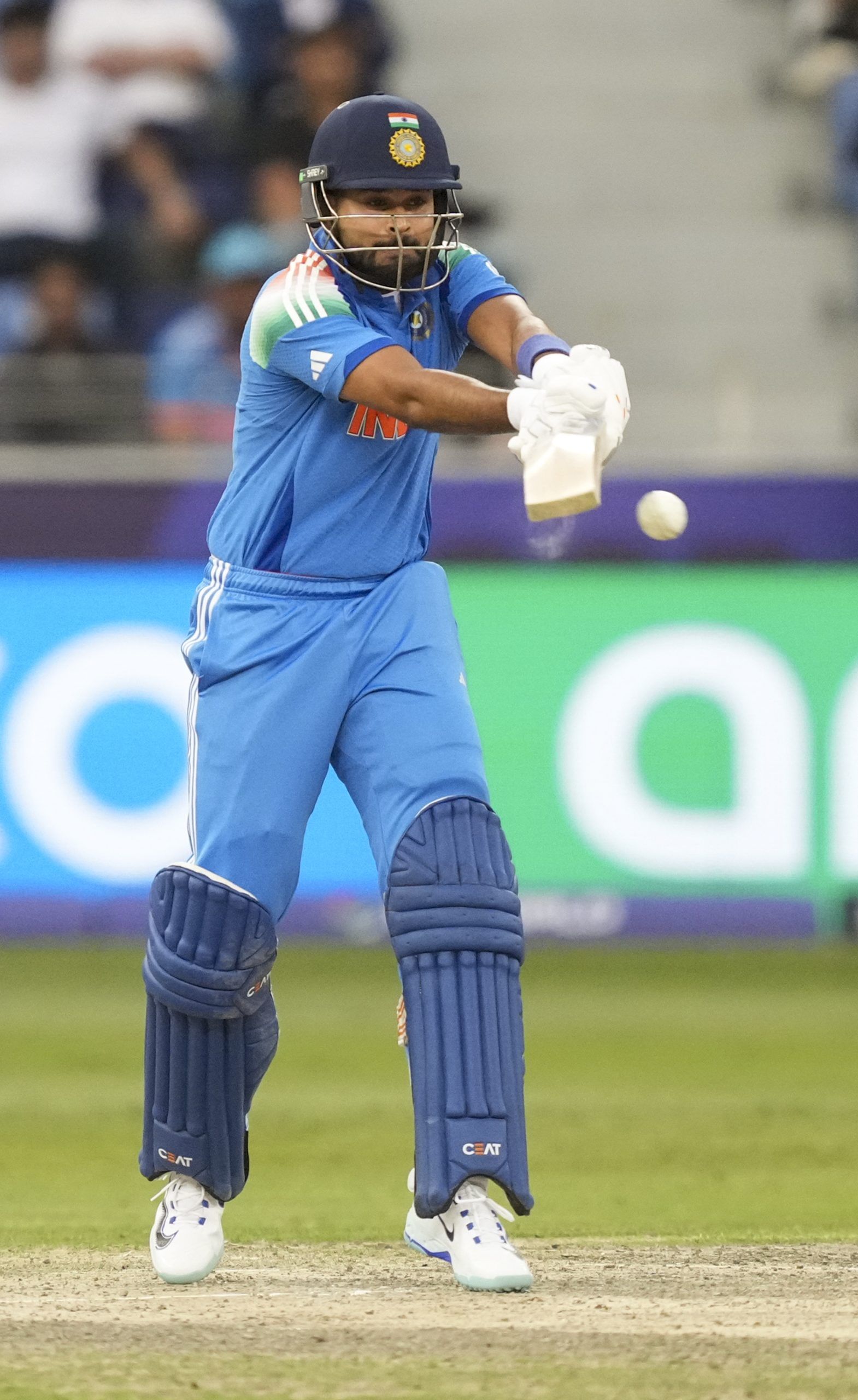 ഓൾ ഫോർമാറ്റ് ക്യാപ്റ്റനെന്ന സങ്കല്പത്തിൽ നിന്ന് മലക്കം മറിഞ്ഞ് ബിസിസിഐ. രോഹിത് ശർമ്മയ്ക്ക് ശേഷം ഏകദിന ടീമിനെ നയിക്കാൻ ശ്രേയാസ് അയ്യർ എത്തുമെന്നാണ് പുതിയ റിപ്പോർട്ടുകൾ. ഇക്കാര്യത്തിൽ ബിസിസിഐയുടെ ഭാഗത്തുനിന്ന് ഔദ്യോഗിക സ്ഥിരീകരണം വന്നിട്ടില്ല. (Image Credits- PTI)