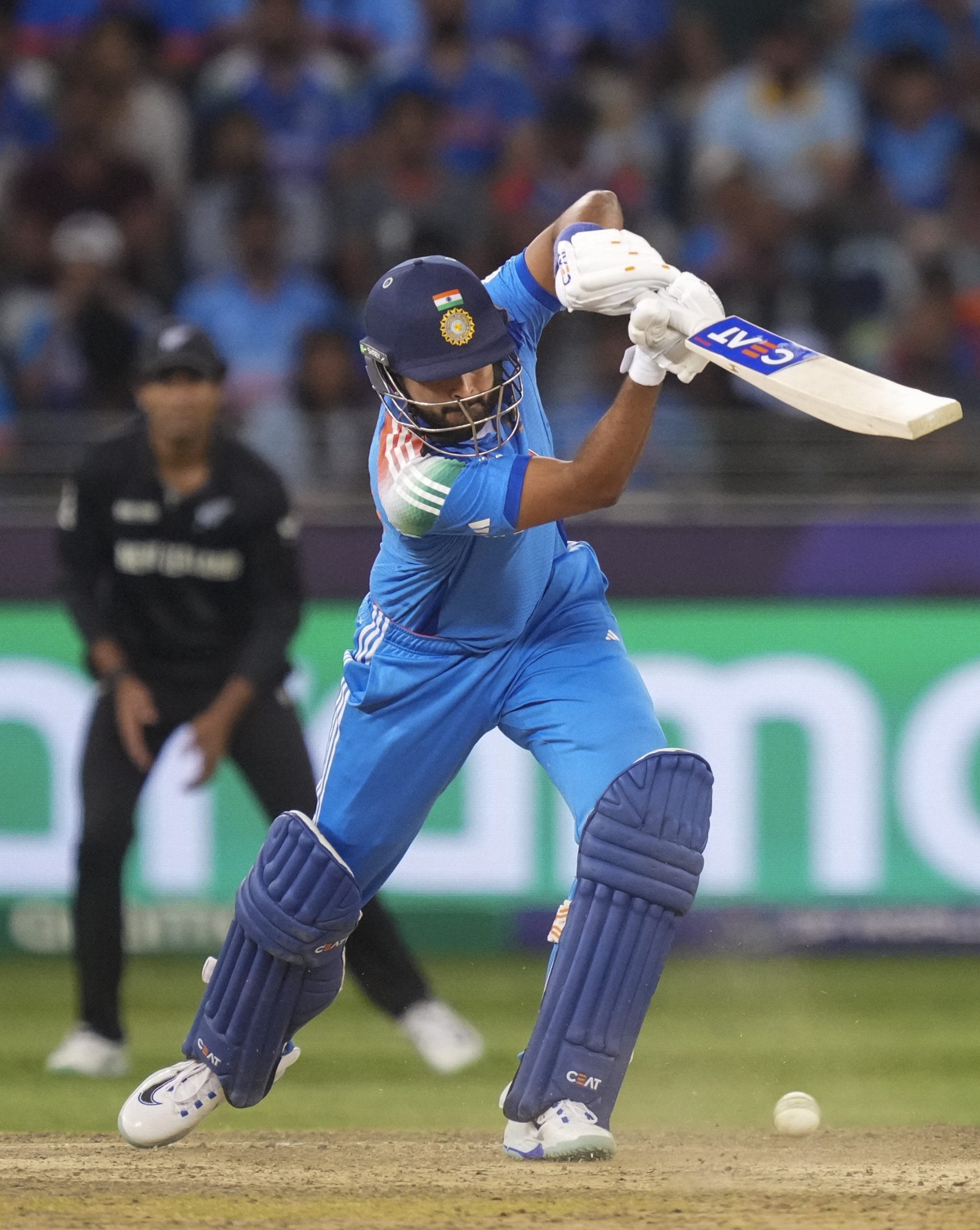 ഏഷ്യാ കപ്പിന് ശേഷം തന്നെ ഇക്കാര്യത്തിൽ തീരുമാനമായേക്കും. ഈ വർഷം ഒക്ടോബറിലാണ് ഇന്ത്യയുടെ അടുത്ത ഏകദിന പരമ്പര. ഓസ്ട്രേലിയൻ പര്യടനത്തിലെ ഈ ഏകദിന പരമ്പരയിൽ തന്നെ ക്യാപ്റ്റൻ്റെ കാര്യത്തിലും രോഹിതിൻ്റെയും കോലിയുടെയും കാര്യത്തിലും തീരുമാനമെടുക്കും.