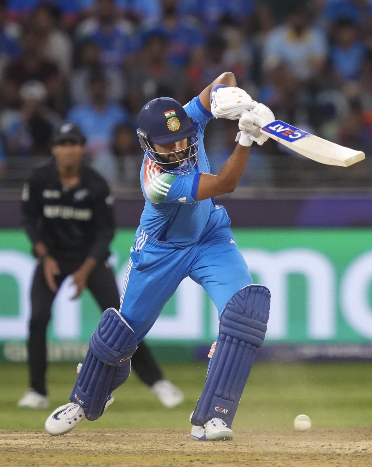 ഏഷ്യാ കപ്പിന് ശേഷം തന്നെ ഇക്കാര്യത്തിൽ തീരുമാനമായേക്കും. ഈ വർഷം ഒക്ടോബറിലാണ് ഇന്ത്യയുടെ അടുത്ത ഏകദിന പരമ്പര. ഓസ്ട്രേലിയൻ പര്യടനത്തിലെ ഈ ഏകദിന പരമ്പരയിൽ തന്നെ ക്യാപ്റ്റൻ്റെ കാര്യത്തിലും രോഹിതിൻ്റെയും കോലിയുടെയും കാര്യത്തിലും തീരുമാനമെടുക്കും.