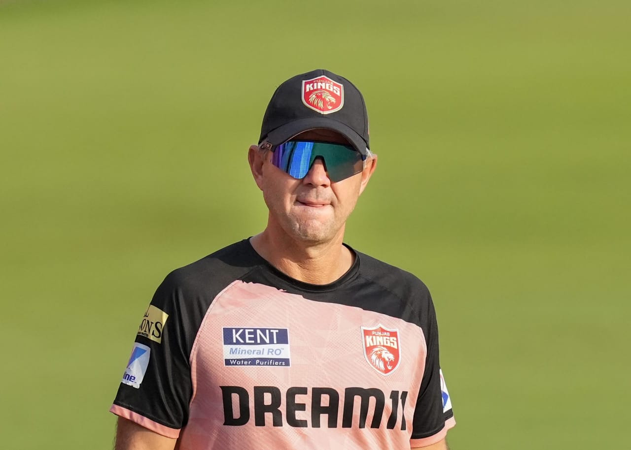 ജയ്സ്വാളിൻ്റെ പ്രവൃത്തി ഓസ്ട്രേലിയയുടെ മുൻ ക്യാപ്റ്റൻ റിക്കി പോണ്ടിങിനും ഇഷ്ടമായില്ല. "അവസാന ഓവറിൽ അവൻ ചെയ്തത് എനിക്കിഷ്ടമായില്ല. ഇംഗ്ലണ്ട് ബാറ്റർമാർ സമയം പാഴാക്കിയെന്ന് ലോർഡ്സ് ടെസ്റ്റിൽ ഇന്ത്യ പരാതിപ്പെട്ടിരുന്നല്ലോ." റിക്കി പോണ്ടിങ് പറഞ്ഞു.