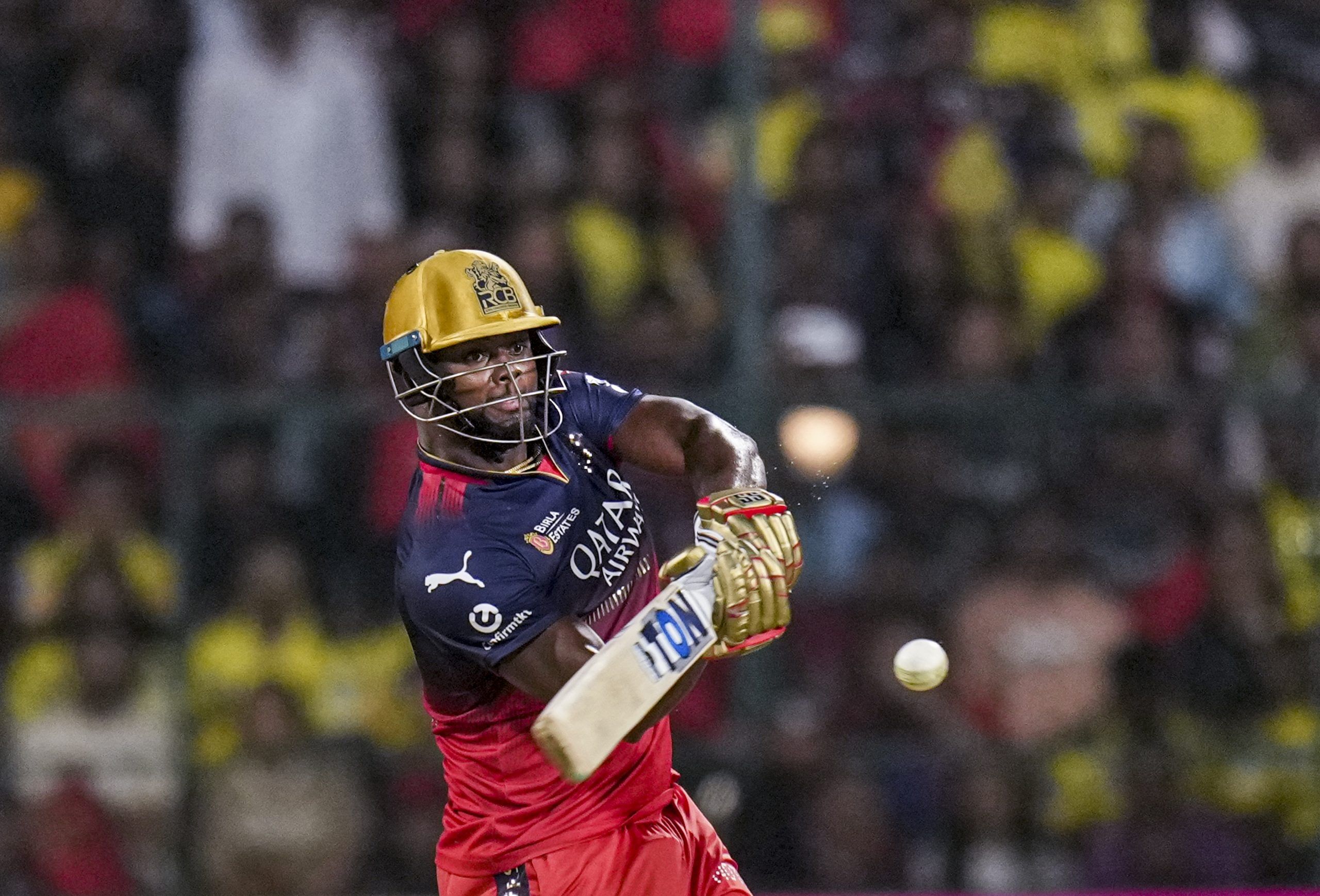 ഗയാന ആമസോൺ വാരിയേഴ്സ് ഇന്നിംഗ്സിലെ 15ആം ഓവറിലാണ് സംഭവം. മൂന്നാം പന്തിൽ നോ ബോൾ, വൈഡ്, പിന്നീട് അടുത്ത പന്തും നോബോളായി. ആ പന്തിൽ ഷെപ്പേർഡ് സിക്സ് അടിച്ചു. ഫ്രീ ഹിറ്റും നോ ബോൾ. അതിലും സിക്സ്. ആ പന്തും നോ ബോളായി. ഫ്രീ ഹിറ്റിൽ വീണ്ടും സിക്സ്. 
