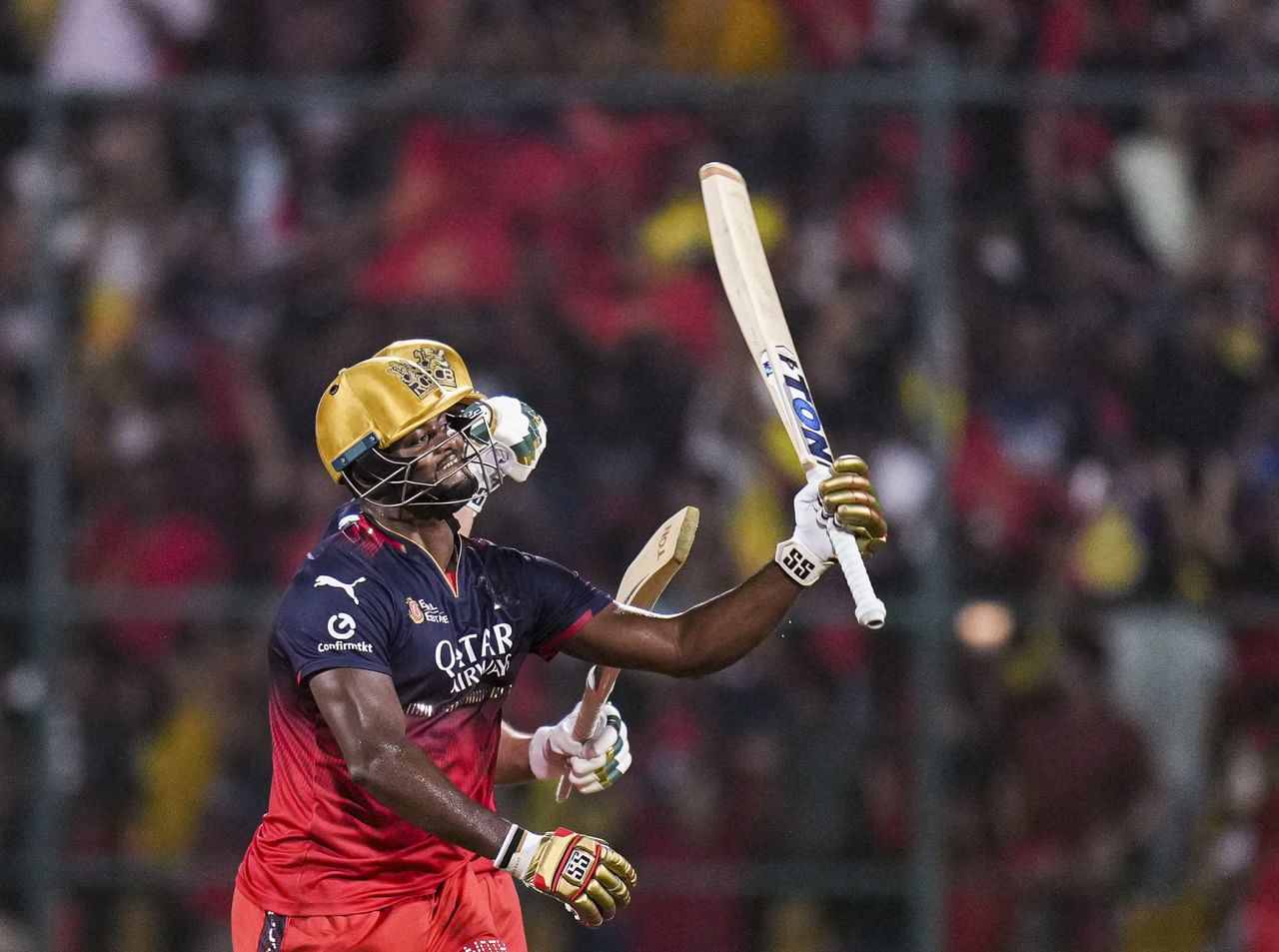 മൂന്നാം പന്ത് നോബോൾ, വൈഡ്, സിക്സ് നോബോൾ, സിക്സ് നോബോൾ, സിക്സ് എന്നിങ്ങനെയാണ് സംഭവിച്ചത്. അതായത് ഒഷേൻ തോമസ് എറിഞ്ഞ ഓവറിലെ മൂന്നാം പന്തിൽ റൊമാരിയോ ഷെപ്പേർഡ് ആകെ നേടിയത് 22 റൺസ്. എന്നിട്ടും ടീമിന് വിജയിക്കാനായില്ല.