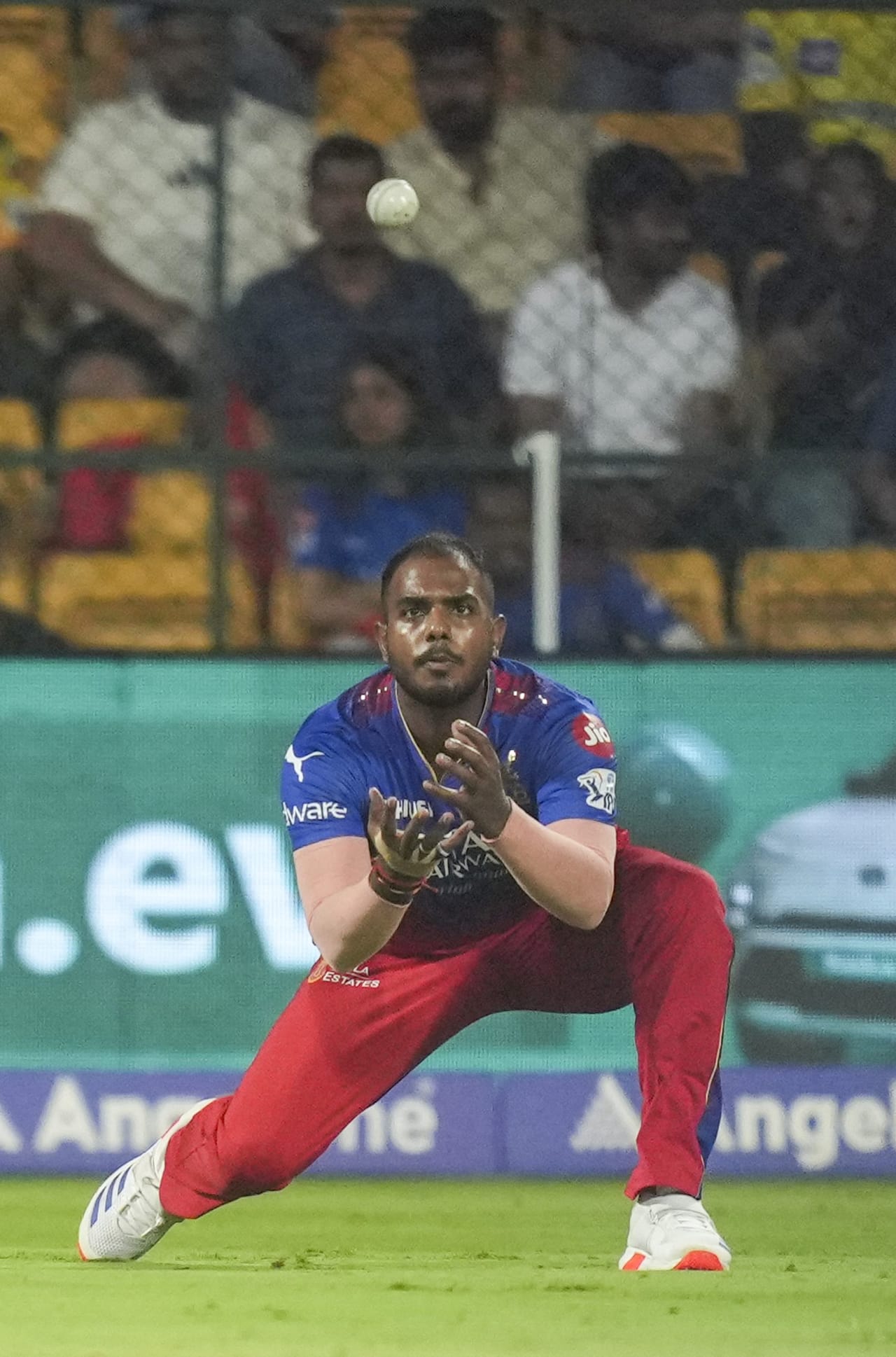 റിപ്പോർട്ട് ചെയ്തത് പ്രകാരം യുപി ടി20 ലീഗിൽ മത്സരിക്കുന്നതിൽ നിന്ന് ദയാലിനെ ഉത്തർ പ്രദേശ് ക്രിക്കറ്റ് അസോസിയേഷൻ വിലക്കി. എന്നാൽ, ഇത്തരത്തിൽ ഒരു അറിയിപ്പും ഇതുവരെ ലഭിച്ചിട്ടില്ലെന്ന് ഗോരഖ്പൂർ ലയൺസ് ഉടമയായ വിശേഷ് ഗൗർ പറഞ്ഞതായി എൻഡിടിവി റിപ്പോർട്ട് ചെയ്തു.