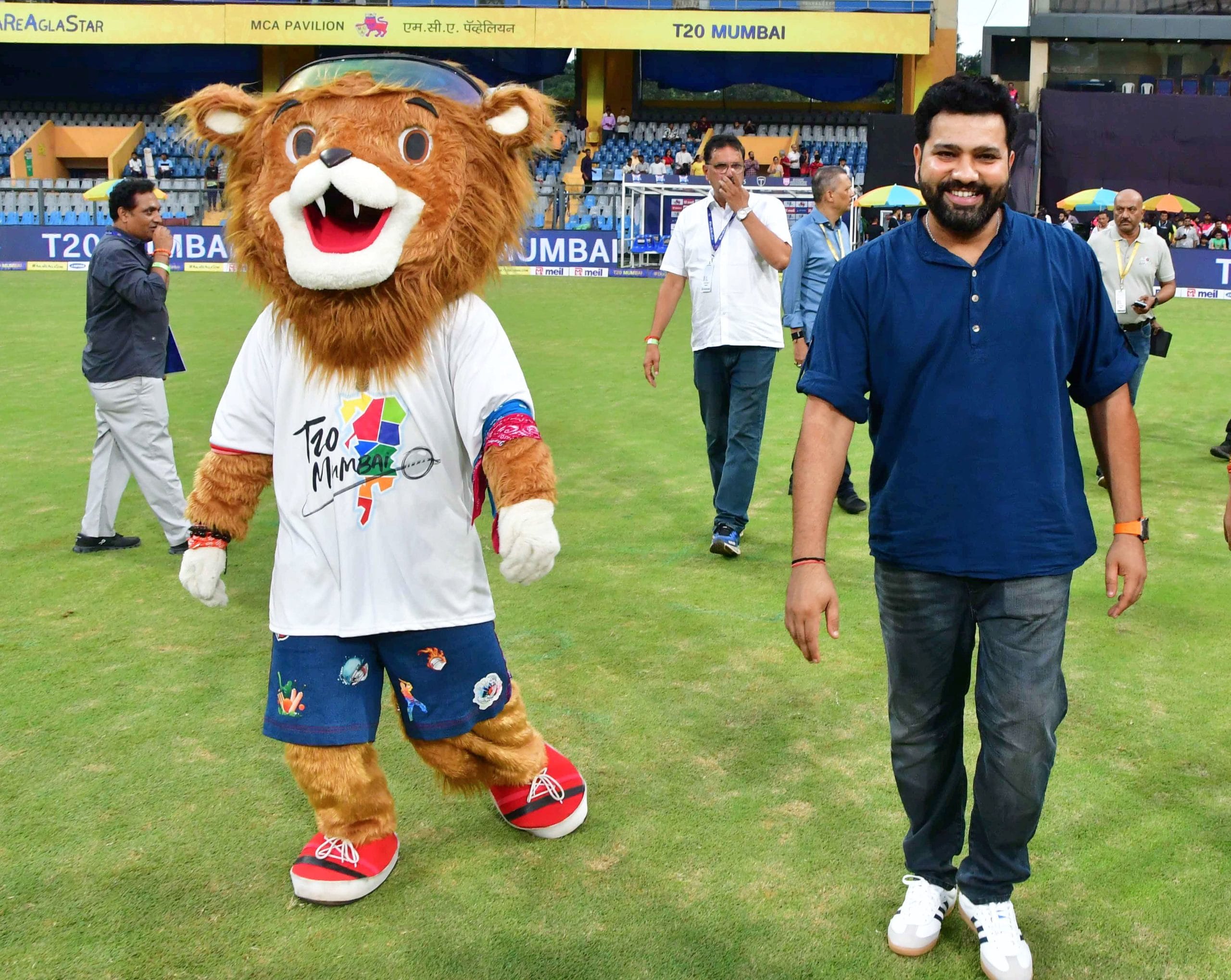 ഏറ്റവും അവസാനമായി രോഹിത് ശർമ്മ കളിച്ച ഏകദിന മത്സരം ചാമ്പ്യൻസ് ട്രോഫി ആയിരുന്നു. ടീമിനെ കിരീടത്തിലേക്ക് നയിച്ച രോഹിത് അഞ്ച് മത്സരങ്ങളിൽ നിന്ന് 180 റൺസും നേടി. ഇന്ത്യക്കായി ഏറ്റവുമധികം റൺസ് നേടിയ താരങ്ങളിൽ നാലാം സ്ഥാനത്തായിരുന്നു രോഹിത്.
