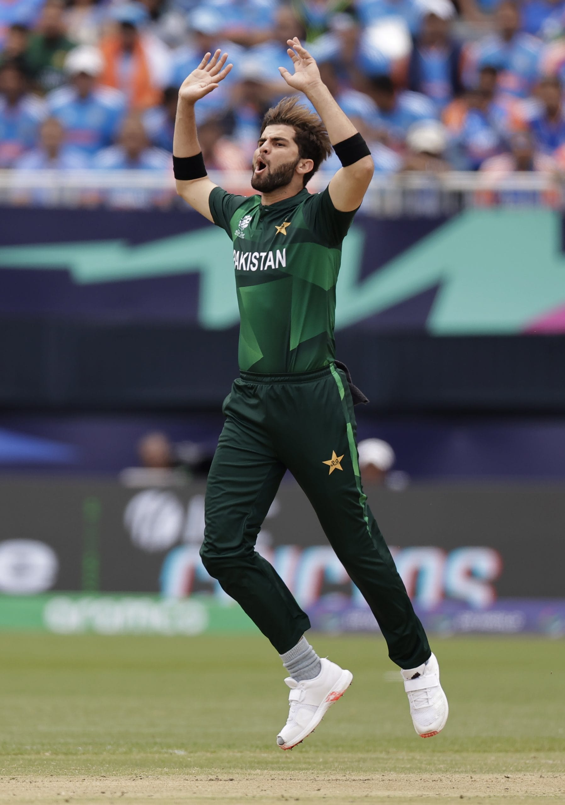 പ്രചരിക്കുന്നത് അടിസ്ഥാനമില്ലാത്ത വ്യാജവാർത്തകളാണെന്ന് പിസിബി പറഞ്ഞു. ഷഹീൻ ഷാ അഫ്രീദിയെയും സൽമാൻ അലി ആഘയെയും പരിശീലന സംഘത്തിലെ ഒരാളെയും ബന്ധപ്പെടുത്തി സമൂഹമാധ്യമങ്ങളിൽ പ്രചരിക്കുന്ന വാർത്തകൾക്ക് അടിസ്ഥാനമില്ല എന്ന് പിസിബി പ്രതികരിച്ചു.
