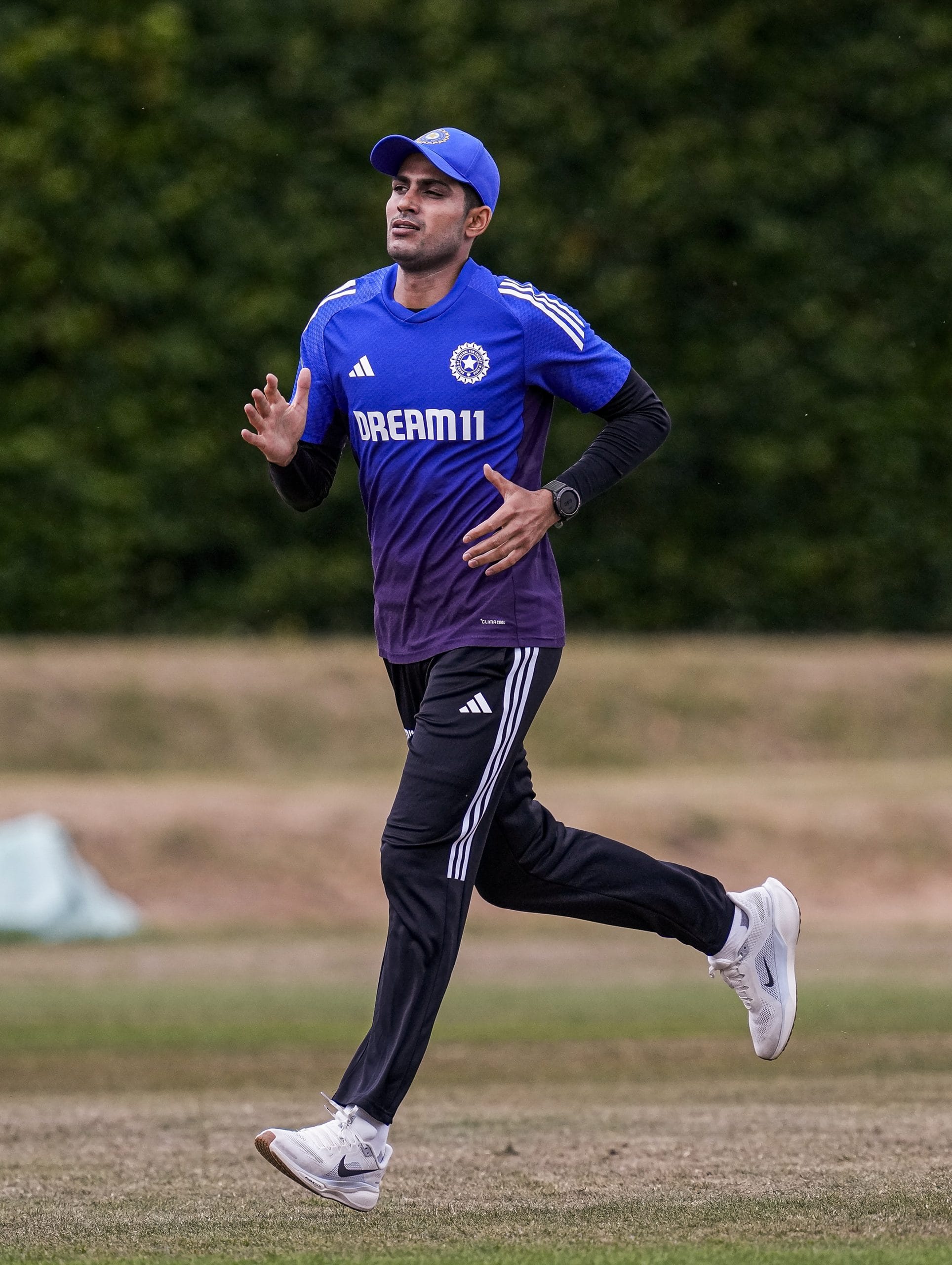 ഇപ്പോൾ പുറത്തുവരുന്ന റിപ്പോർട്ടുകൾ പ്രകാരം ടി20യിൽ സൂര്യകുമാർ യാദവിന് ശേഷം ശുഭ്മൻ ഗിൽ തന്നെയാവും ക്യാപ്റ്റൻ. ടെസ്റ്റ് ക്രിക്കറ്റിലും ഗിൽ തന്നെ ക്യാപ്റ്റനായി തുടരും. എന്നാൽ, ഏകദിനത്തിൽ ശ്രേയാസ് അയ്യരെ ക്യാപ്റ്റൻസിയിലേക്ക് പരിഗണിക്കുന്നുണ്ടെന്നാണ് റിപ്പോർട്ടുകൾ.