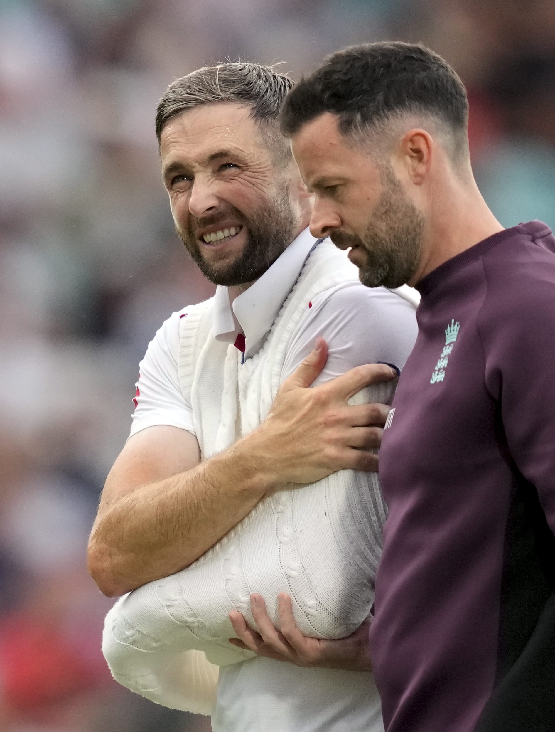 മൂന്ന് അല്ലെങ്കിൽ നാല് എന്ന് പറയാൻ കാരണം ആദ്യ ഇന്നിംഗ്സിൽ പന്തെറിയുന്നതിനിടെ പരിക്കേറ്റ ക്രിസ് വോക്സ് ബാറ്റിംഗിനിറങ്ങുമോ എന്ന സംശയം കാരണമാണ്. ഇംഗ്ലണ്ടിൻ്റെ ആദ്യ ഇന്നിംഗ്സിൽ വോക്സ് ബാറ്റ് ചെയ്തില്ല. ഇന്ത്യൻ ഇന്നിംഗ്സിൽ താരം ഒരു പന്ത് പോലും എറിഞ്ഞതുമില്ല.