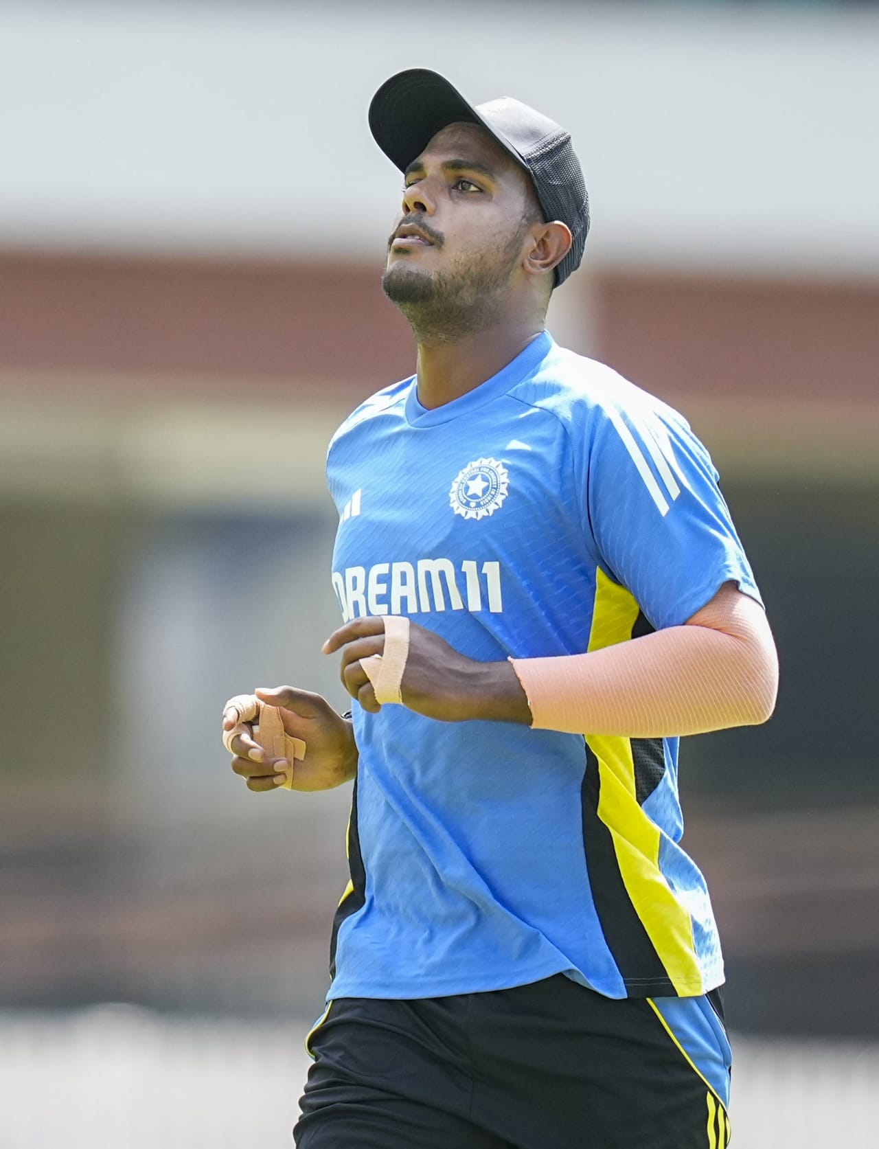 ജൂലായ് ആറിനാണ് താരത്തിനെതിരായ ആദ്യ എഫ്ഐആർ ഫയൽ ചെയ്തത്. വിവാഹവാഗ്ദാനം നൽകി പീഡിപ്പിച്ചെന്ന ഗാസിയാബാദ് സ്വദേശിനിയുടെ പരാതിയിലാണ് താരത്തിനെതിരെ ആദ്യം എഫ്ഐആർ ഫയൽ ചെയ്തത്. പിന്നാലെ മറ്റൊരു യുവതിയും ദയാലിനെതിരെ രംഗത്തുവന്നു.