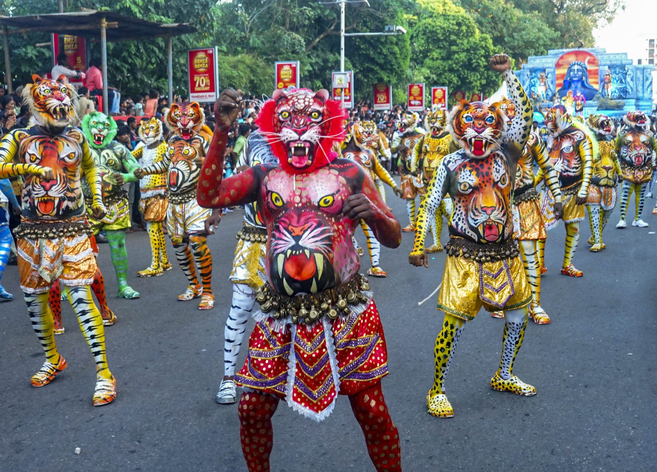 തൃപ്പൂണിത്തുറ ബോയ്സ് ഗ്രൗണ്ടിൽ നിന്നുമാണ് അത്തച്ചമയ ഘോഷയാത്ര തുടങ്ങുന്നത്. നഗരം ചുറ്റി ഇവിടെ തന്നെ ഘോഷയാത്ര അവസാനിക്കും. നടൻ ജയറാം ഘോഷയാത്ര ഫ്ളാഗ് ഓഫ് ചെയ്യും. ഭിന്നശേഷി വിദ്യാര്‍ത്ഥികള്‍ പ്രത്യേക അതിഥികളായി ഘോഷയാത്രയിൽ പങ്കെടുക്കും. 

