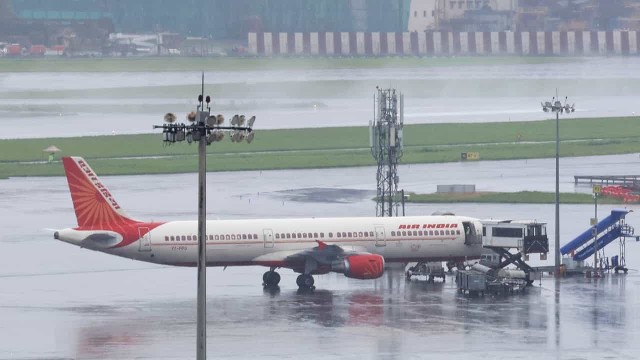 Airspace Closure: ഇന്ത്യൻ വിമാനങ്ങൾക്ക് വ്യോമാതിർത്തി നിഷേധിച്ചു; പാകിസ്താൻ്റെ നഷ്ടം രണ്ട് മാസത്തിനിടെ 126 കോടി രൂപ