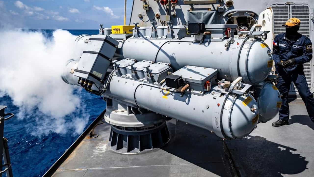 Operation Sindoor: ഇന്ത്യൻ ആക്രമണത്തിൽ ഒളിച്ചിരിക്കുന്ന പാക് യുദ്ധക്കപ്പലുകൾ; തിരിച്ചടിച്ചെന്ന് വീമ്പിളക്കിയതൊക്കെ നുണ; ദൃശ്യങ്ങൾ പുറത്ത്