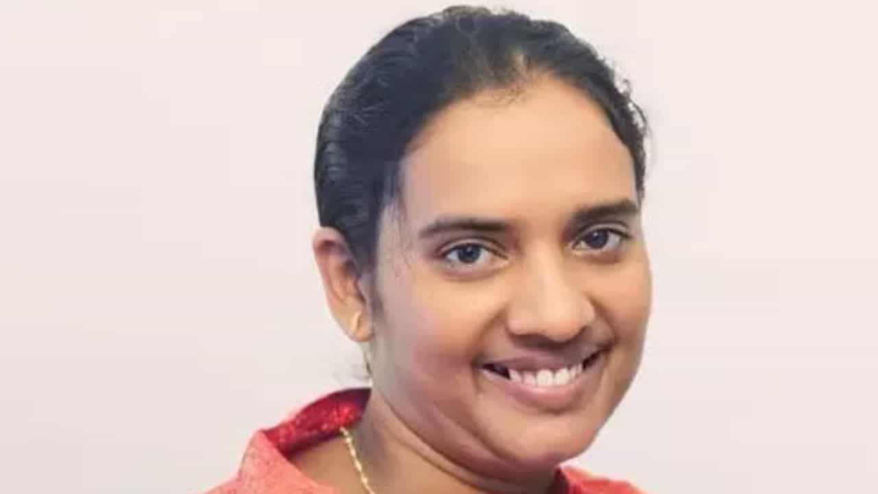 Paravur Moneylender Torture Death: പലിശക്കാരുടെ ഭീഷണി; പറവൂരിൽ വീട്ടമ്മ പുഴയിൽ ചാടി മരിച്ചു; റിട്ട.പോലീസുകാരനെതിരെ പരാതി