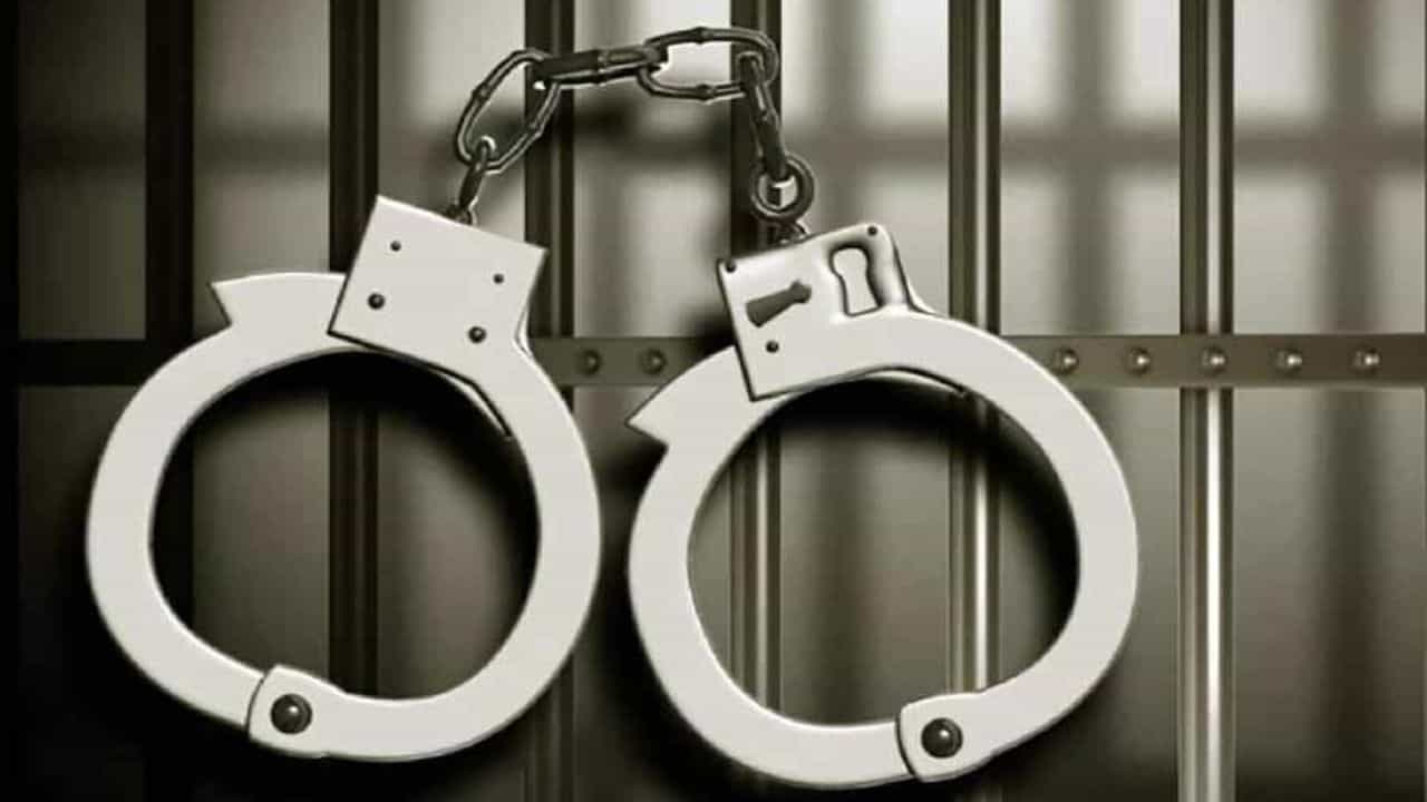 Pathanamthitta Youth Attack: പത്തനംതിട്ടയിൽ ഭാര്യയടക്കം മൂന്ന് പേരെ കുത്തിപ്പരിക്കേൽപിച്ച് യുവാവ്; പ്രതി ഒളിവിൽ