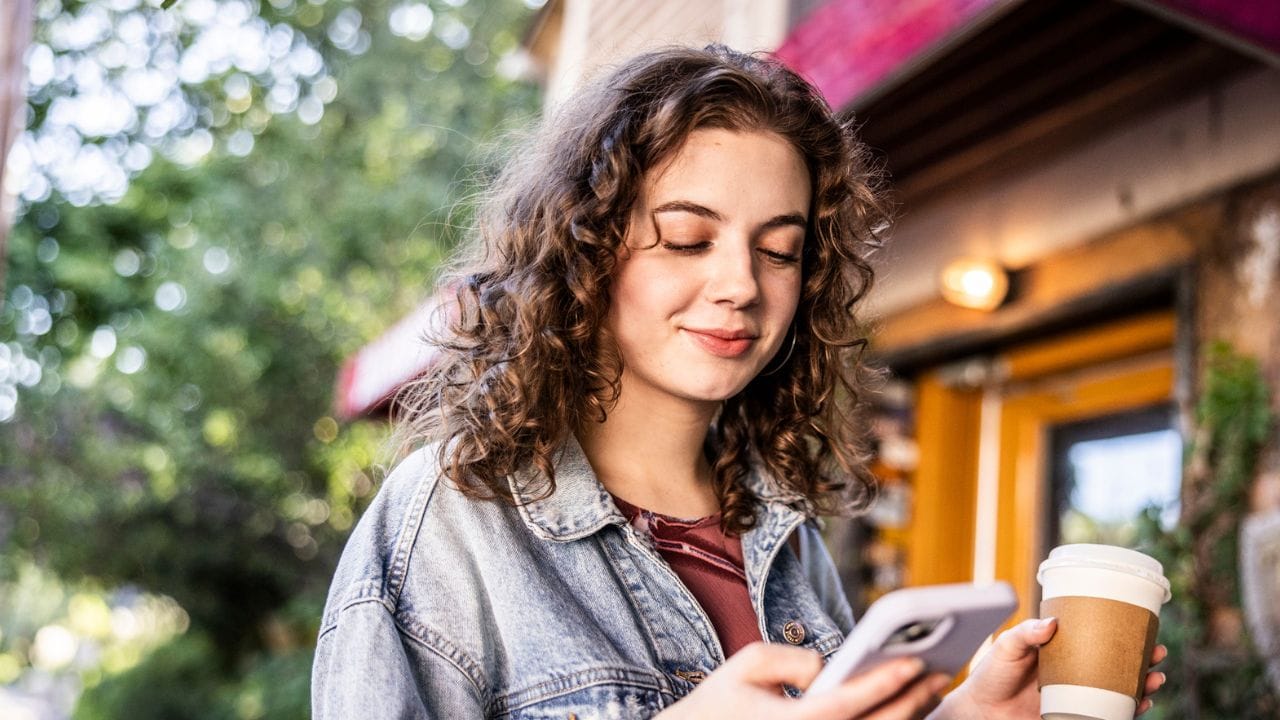 എന്നാല്‍ ഡാറ്റ ആനുകൂല്യങ്ങള്‍ ലഭിക്കുകയില്ല. 90 ദിവസ വാലിഡിറ്റിയുള്ള ഈ പ്രീപെയ്ഡ് പ്ലാന്‍ ചീപ് റേറ്റില്‍ ത്രൈമാസ വാലിഡിറ്റിയില്‍ ആനുകൂല്യങ്ങള്‍ നല്‍കുന്നു. ഈ പ്ലാനിനായി നിങ്ങള്‍ ചെലവാക്കേണ്ടത് പ്രതിമാസം 146 രൂപ 33 പൈസ മാത്രമാണ്. ഏകദേശം 4 രൂപ 87 പൈസയാണ് ഒരു ദിവസത്തെ ചെലവ്. 

