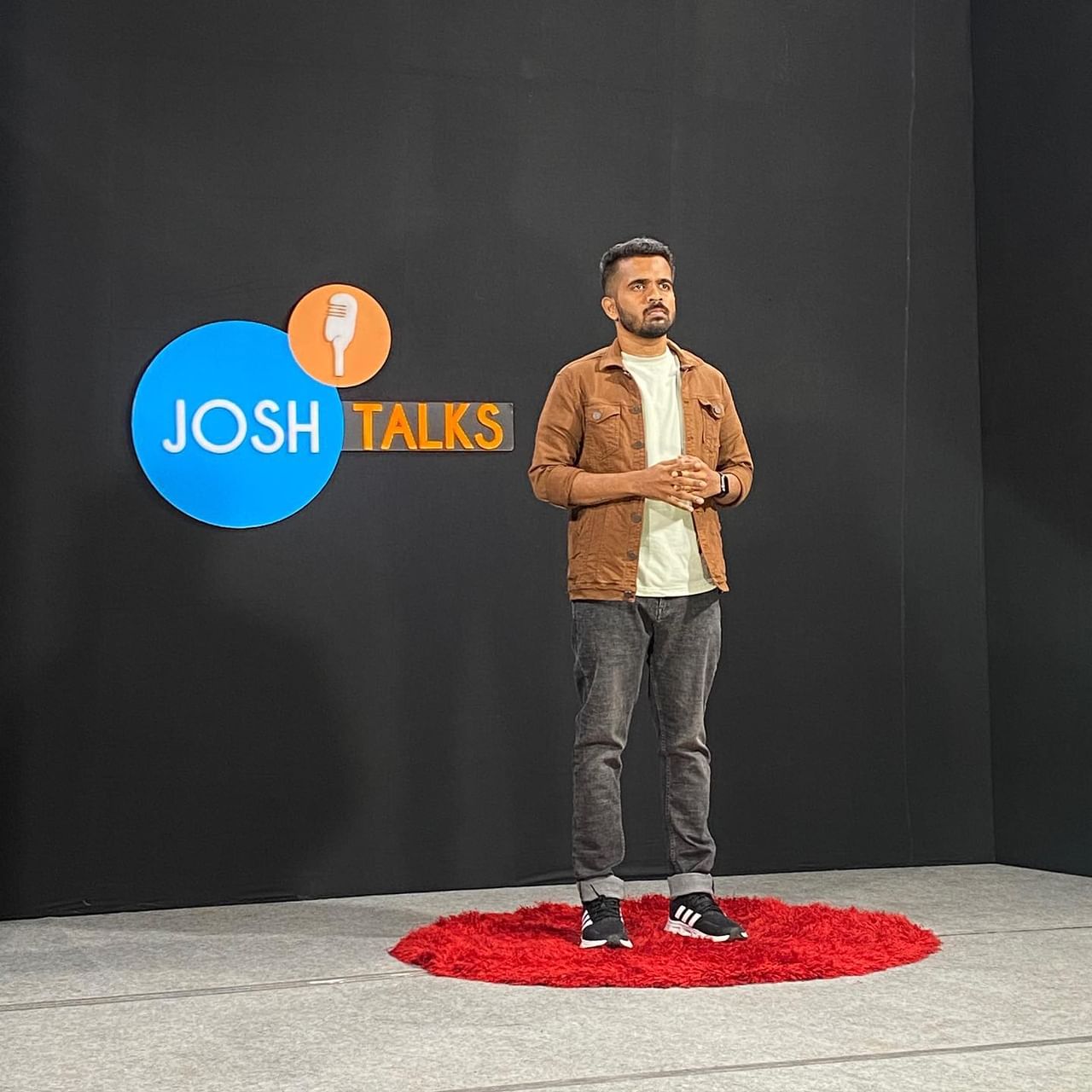 ശേഷമെത്തിയത് ഒരു ഇൻഫ്ലുവെൻസറാണ്. യുട്യൂബറായ പ്രവീണാണ് മൂന്നാമത്തെ വൈൽഡ് എൻട്രിയായി ബിഗ് ബോസിലെത്തിയത്. ദി മാർക്കറ്റിങ് മല്ലു എന്ന പേജിന് ഉടമയാണ് പ്രവീൺ