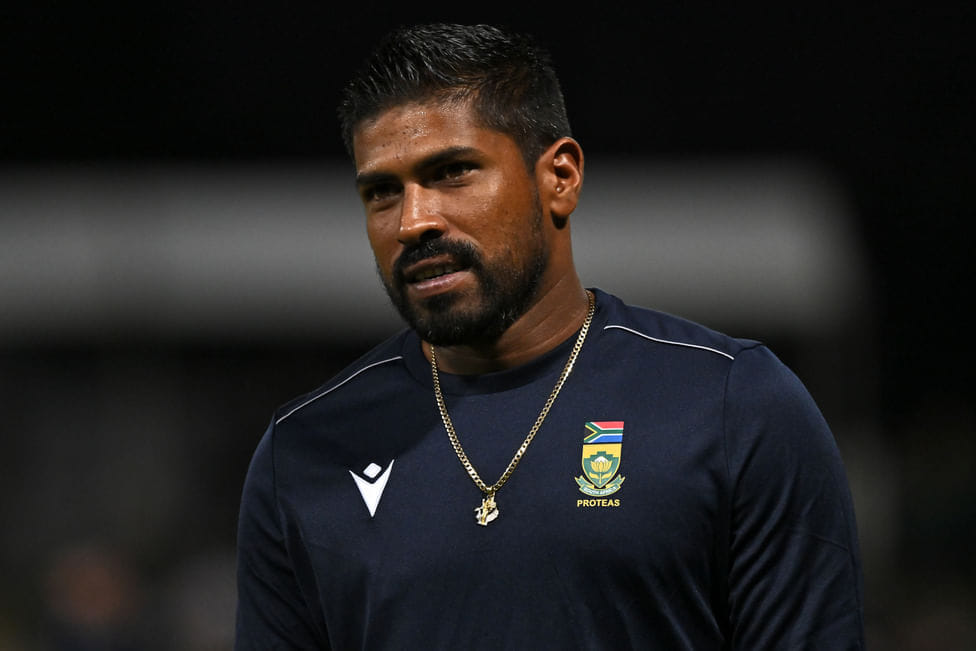 ആദ്യ ഏകദിനത്തിൽ 46 റൺസ് വഴങ്ങിയ താരം ഒരു വിക്കറ്റ് വീഴ്ത്തിയിരുന്നു. എന്നാൽ, ഈ മത്സരത്തിലെ പ്രകടനത്തിനിടെ താരത്തിൻ്റെ ബൗളിംഗ് ആക്ഷനിൽ സംശയമുണ്ടെന്ന് മാച്ച് ഒഫീഷ്യൽസ് അറിയിക്കുകയായിരുന്നു. ഇതോടെ താരത്തെ അടുത്ത ഏകദിനത്തിൽ നിന്ന് വിലക്കി.
