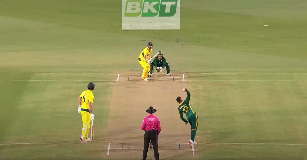 എംസിസിയുടെ നിയമപ്രകാരം ഒരു ബൗളറിന് തൻ്റെ ബൗളിംഗ് ആം 15 ഡിഗ്രി വരെ വളയ്ക്കാം. അതിലധികം വളയുന്നത് നിയമവിരുദ്ധമാണ്. ഈ മാസം 22നാണ് ഓസ്ട്രേലിയക്കെതിരായ രണ്ടാം ഏകദിന മത്സരം നടക്കുക. ഇതിന് മുൻപ് താരത്തിൻ്റെ ബൗളിംഗ് ആക്ഷൻ പരിശോധന നടക്കില്ല.