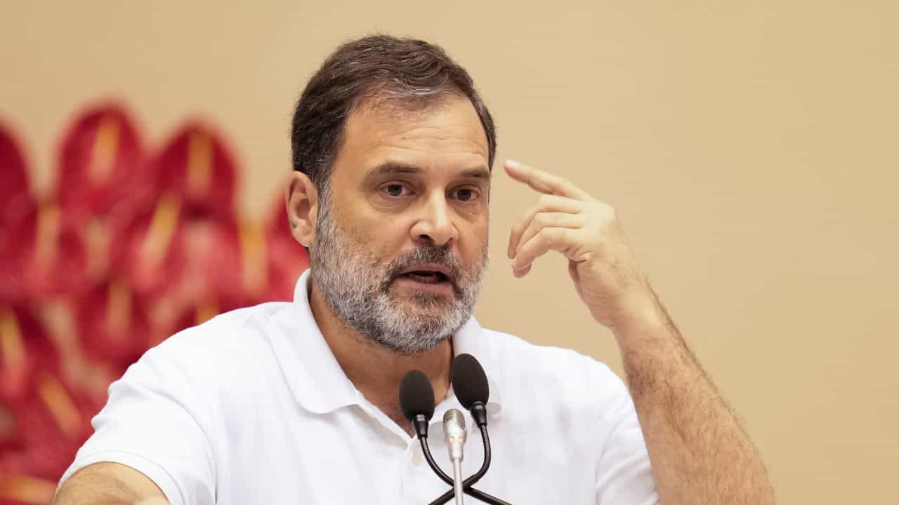 Rahul Gandhi: വോട്ടുകളില്ലാതാക്കാന് ഗൂഢാലോചന നടക്കുന്നു; വോട്ടുകൊള്ളയ്ക്ക് സഹായം ചെയ്യുന്നത് തെരഞ്ഞെടുപ്പ് കമ്മീഷന്: രാഹുല് ഗാന്ധി Rahul Gandhi: വോട്ടുകളില്ലാതാക്കാന് ഗൂഢാലോചന നടക്കുന്നു; വോട്ടുകൊള്ളയ്ക്ക് സഹായം ചെയ്യുന്നത് തെരഞ്ഞെടുപ്പ് കമ്മീഷന്: രാഹുല് ഗാന്ധി