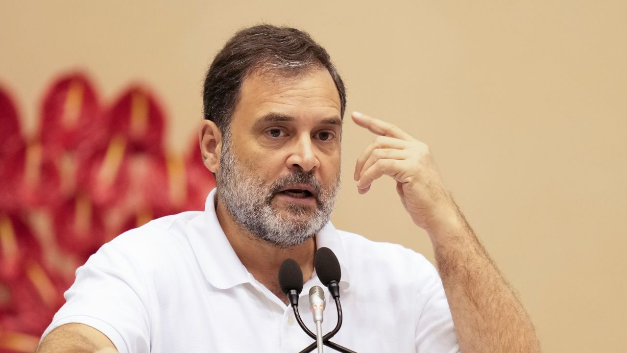 Rahul Gandhi: വോട്ടുകളില്ലാതാക്കാന്‍ ഗൂഢാലോചന നടക്കുന്നു; വോട്ടുകൊള്ളയ്ക്ക് സഹായം ചെയ്യുന്നത് തെരഞ്ഞെടുപ്പ് കമ്മീഷന്‍: രാഹുല്‍ ഗാന്ധി