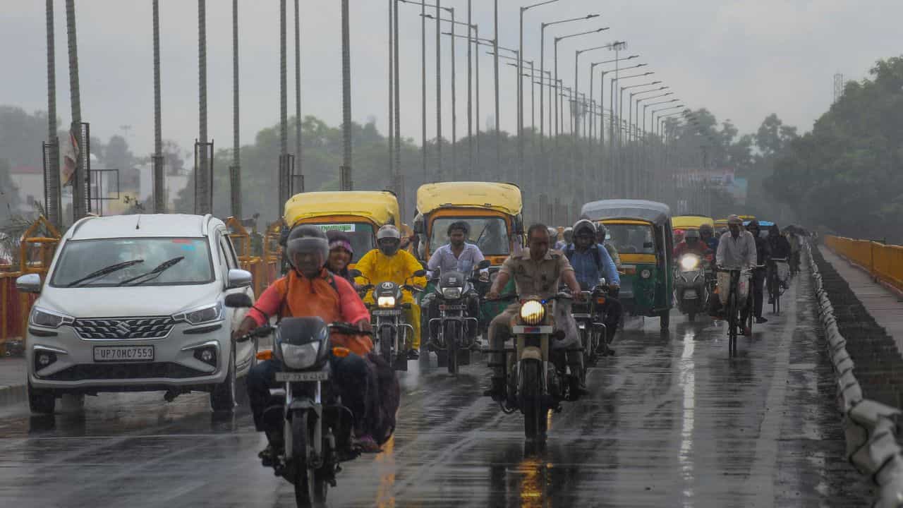 Kerala Rain Alert: ന്യൂനമർദം, മഴ എവിടെ? അടുത്ത മൂന്ന് മണിക്കൂറിൽ ഈ ജില്ലകൾക്ക് മുന്നറിയിപ്പ്; നാലിടത്ത് യെല്ലോ അലർട്ട്