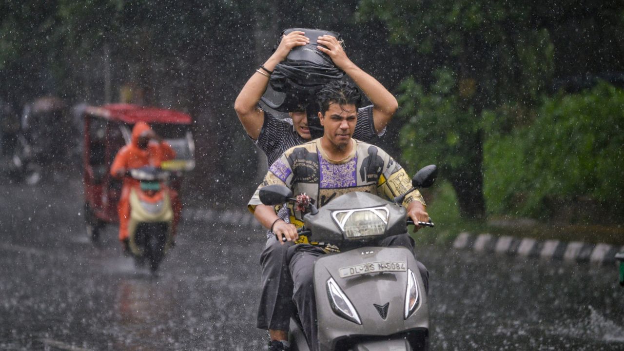 Kerala Rain Update: വരുന്നത് ഇടിമിന്നലോടുകൂടിയ മഴ; അടുത്ത മൂന്ന് മണിക്കൂറിൽ ഈ ജില്ലകൾക്ക് മുന്നറിയിപ്പ്