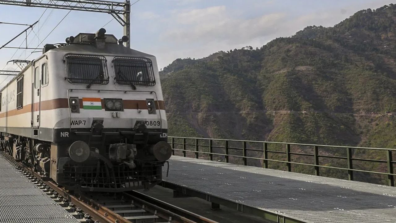 RRB Recruitment 2025: റെയിൽവേയിൽ 35,000 ശമ്പളത്തോടെ ജോലി; 368 ഒഴിവുകൾ, ആർക്കൊക്കെ അപേക്ഷിക്കാം?