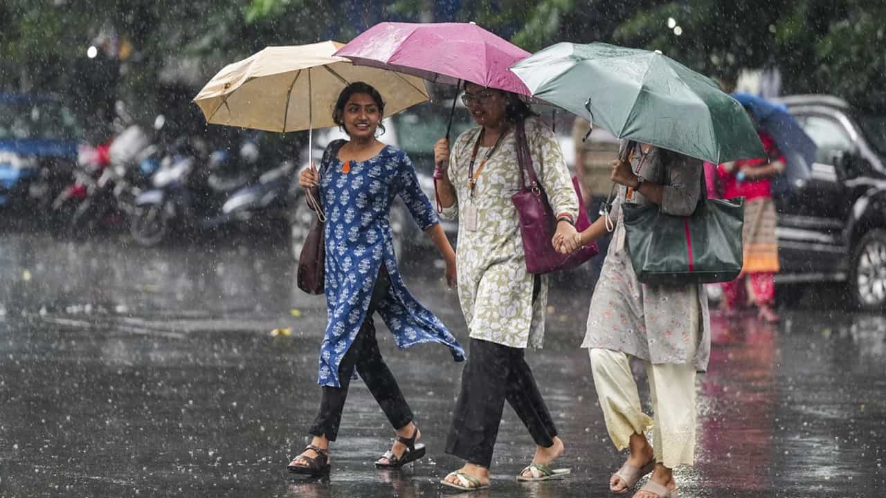 Kerala Rain Alert Update: സംസ്ഥാനത്ത് ഇന്നും നാളെയും തീവ്രമഴ; മൂന്ന് ജില്ലകളില്‍ ഓറഞ്ച് അലര്‍ട്ട്, എട്ടിടത്ത് യെല്ലോ അലർട്ട്