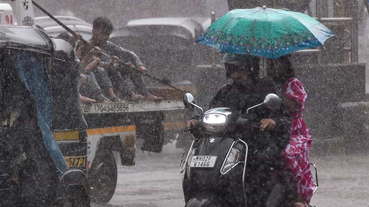Kerala Rain Alert: ദാ വരുന്നു വീണ്ടും മഴ! സംസ്ഥാനത്ത് ഇടിമിന്നലോടെ മഴക്ക് സാധ്യത; നാല് ജില്ലകളിൽ യെല്ലോ അലർട്ട്