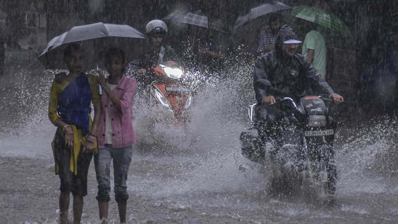 Kerala Rain Alert: ഉരുള്‍പൊട്ടലിനും മണ്ണിടിച്ചിലിനും സാധ്യത, മൂന്ന് ജില്ലകളില്‍ മുന്നറിയിപ്പ്‌