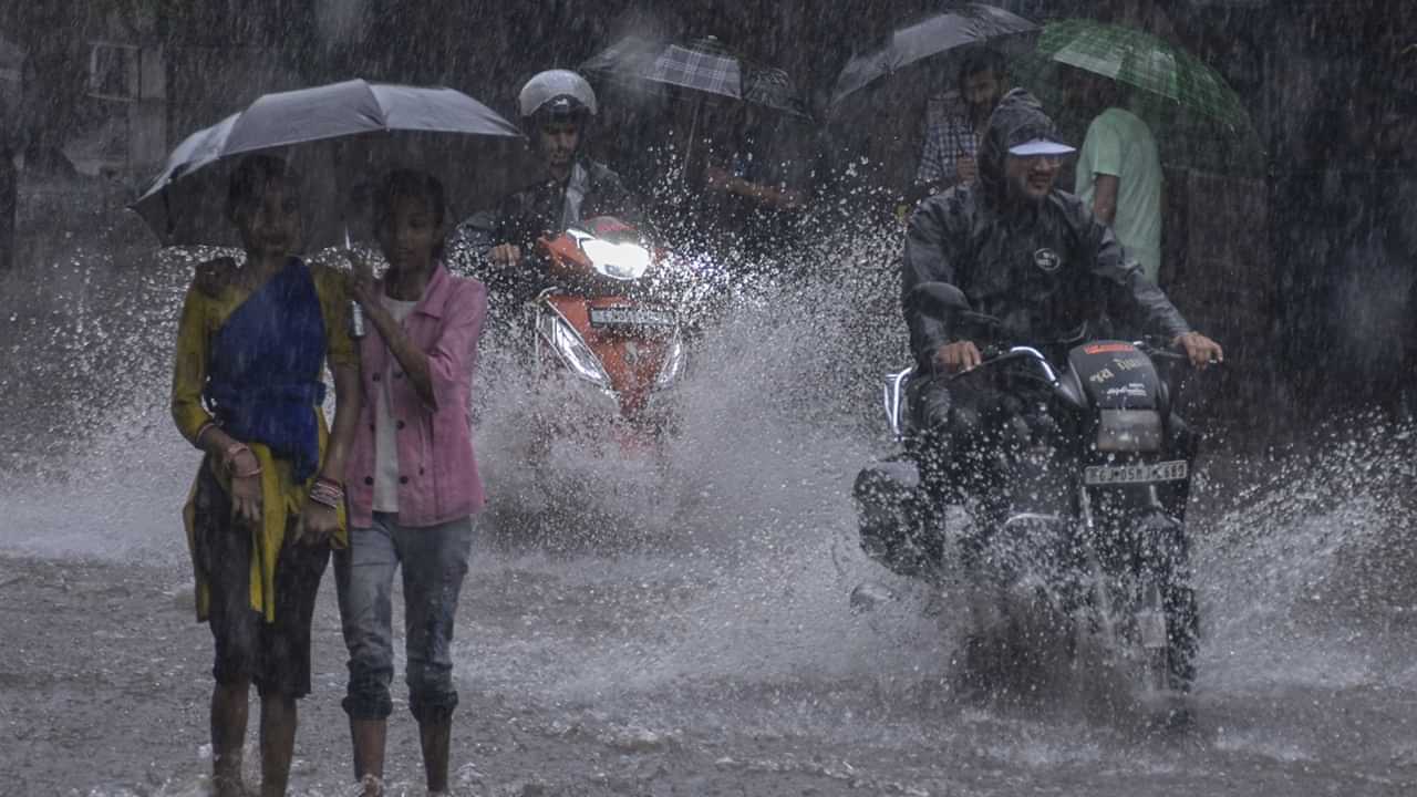 Kerala Rain Alert: ഉരുള്‍പൊട്ടലിനും മണ്ണിടിച്ചിലിനും സാധ്യത, മൂന്ന് ജില്ലകളില്‍ മുന്നറിയിപ്പ്‌