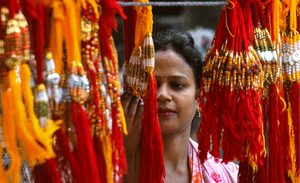 Raksha Bandhan 2025: സഹോദര്യ ബന്ധം ഊട്ടിയുറപ്പിക്കാൻ രക്ഷാബന്ധൻ; രാഖി കെട്ടാനുള്ള ശുഭ മുഹൂർത്തം ഇത്