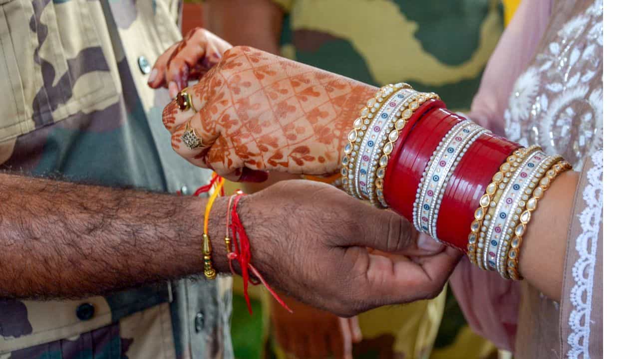 Rakshabandhan: എനിക്കൊരു സഹോദരനുണ്ട്, ശാസ്ത്രം ചേർത്തു വച്ച കൈകൊണ്ട് ഒരു രക്ഷാബന്ധൻ