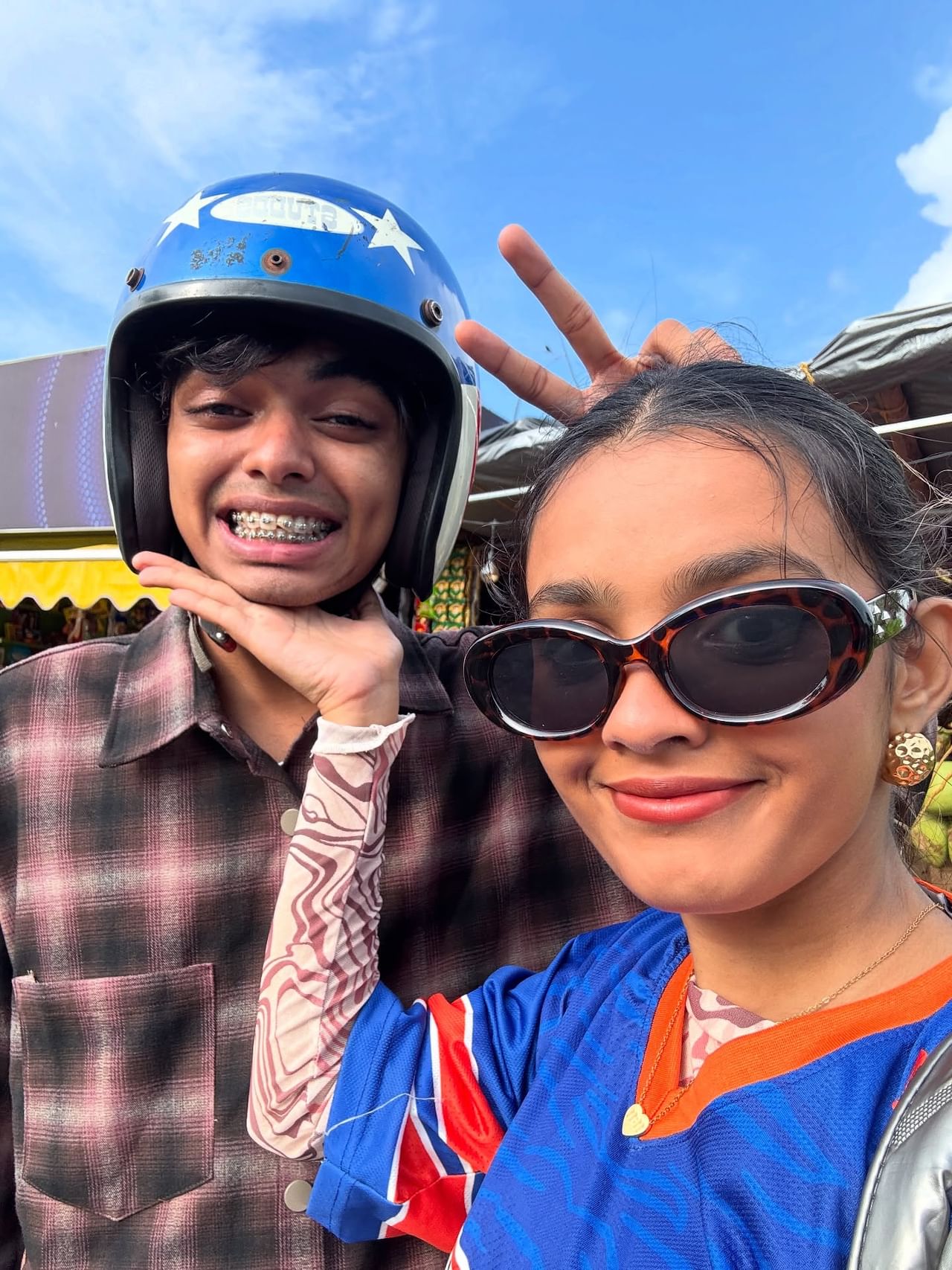 തൻ്റെ കാമുകനായ ആലിബുമായി റെന വിഡിയോകൾ ചെയ്യാറുണ്ട്. അടുത്തിടെ ആലിബുമായി നടത്തിയ തായ്‌ലൻഡ് ട്രിപ്പിൻ്റെ വ്ലോഗുകൾ വൈറലായിരുന്നു. സ്കൂൾ പഠനകാലത്താണ് ഇരുവരും തമ്മിൽ പ്രണയത്തിലായത്. ഇവർ രണ്ട് പേരും ഒരുമിച്ചുള്ള വിഡിയോകൾക്കും ആരാധകരുണ്ട്.