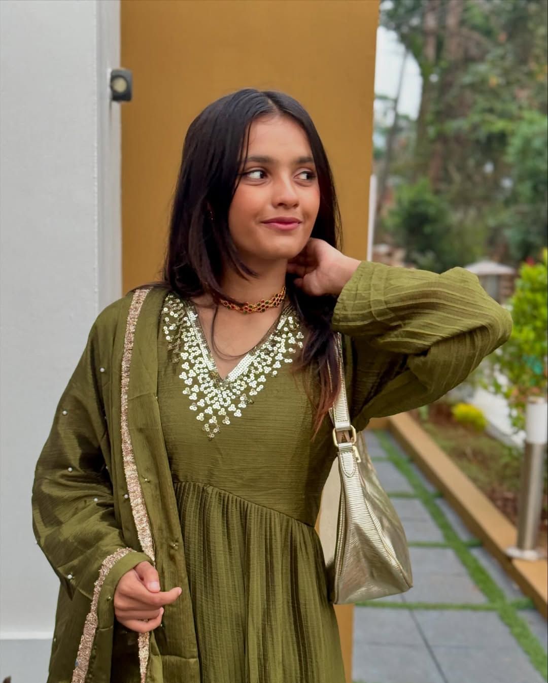 നിലവില്‍ റെനയും അനുമോളും തമ്മിലുള്ള വഴക്കാണ് ബിഗ് ബോസിന്റെ പ്രൊമോ വീഡിയോയില്‍ ഉള്ളത്. ഇതിന് താഴെ റെനയ്‌ക്കെതിരെ നിരവധിയാളുകളാണ് കമന്റുകളിടുന്നത്. 

