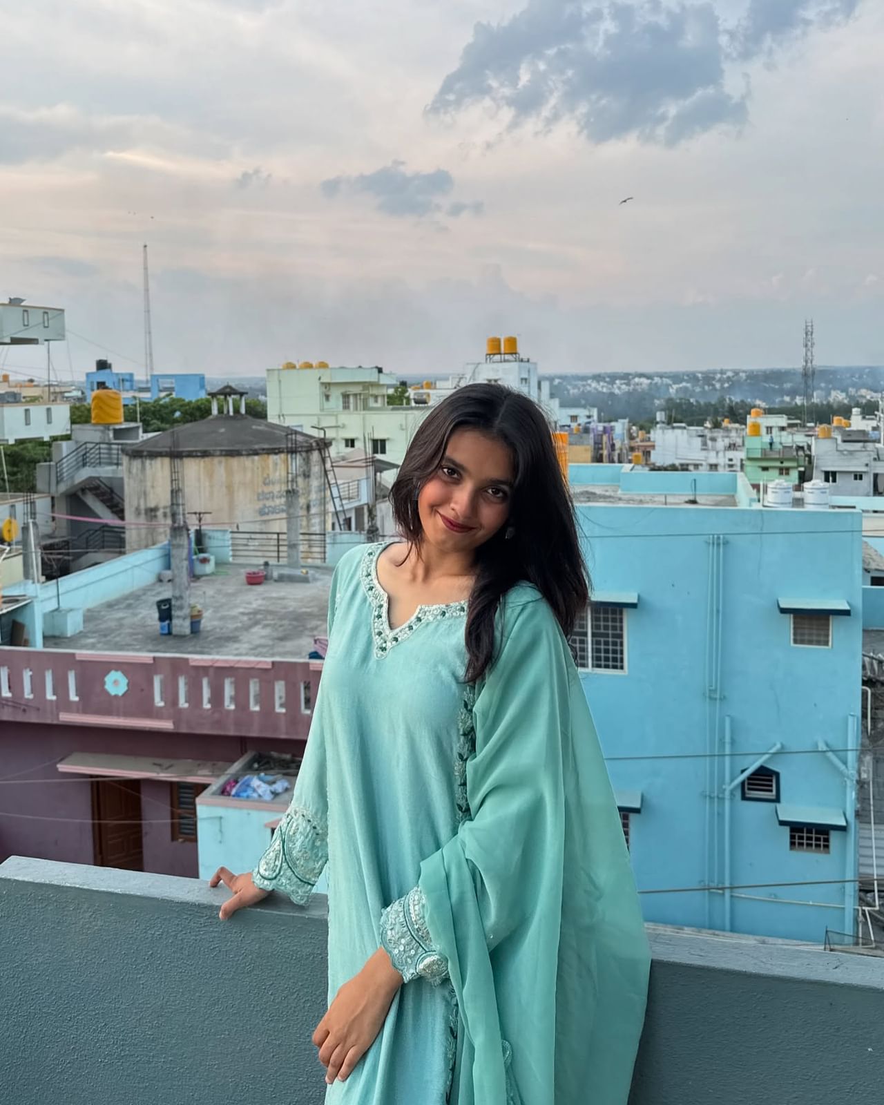 താരം അഭിനയത്തിലും നേരത്തെ കൈവച്ചിട്ടുണ്ട്. അനിയത്തിപ്രാവ് എന്ന സീരിയലിൽ അഭിനയിച്ച റെന ഫാത്തിമ കൊച്ചവ്വ പൗലോ അയ്യപ്പ കൊയ്‌ലോ എന്ന സിനിമയിലും അഭിനയിച്ചു. ബിഗ് ബോസ് ഹൗസിൽ വളരെ മികച്ച രീതിയിൽ ഗെയിം കളിക്കുന്ന റെന ഫാത്തിമ അങ്ങനെയും ആരാധകരെ ഉണ്ടാക്കുന്നുണ്ട്.