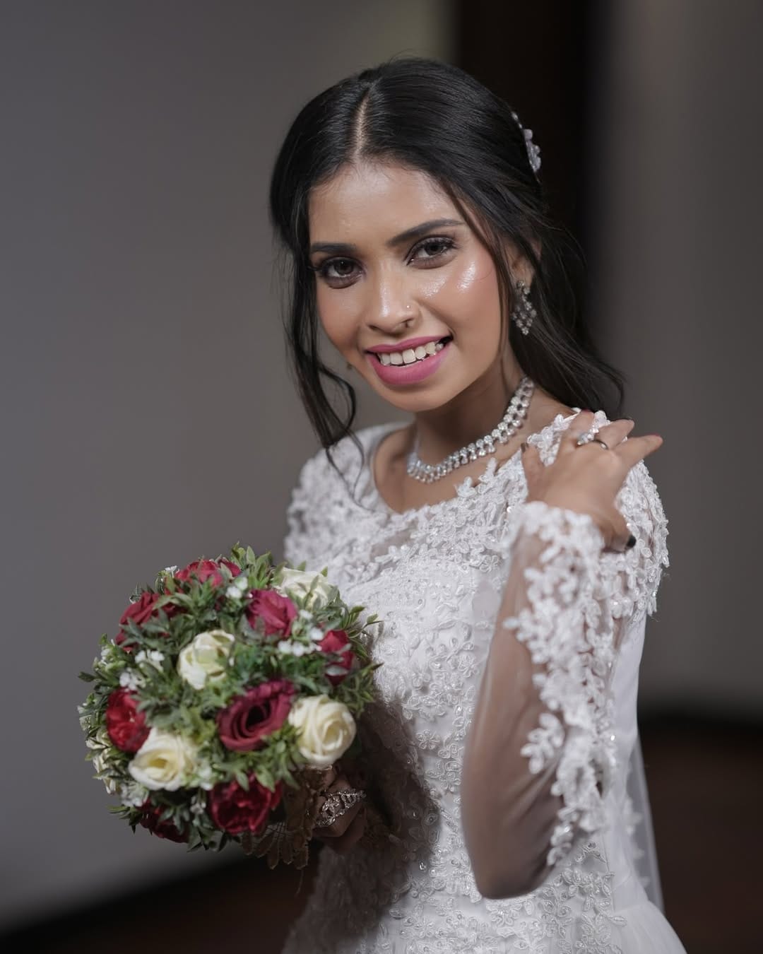 തന്നെ സെപ്റ്റിക് ടാങ്കെന്ന് ഒരാള്‍ വിളിക്കുന്നത് ഇതാദ്യമായാണെന്നും താന്‍ നാണം കെട്ടതുപോലെ ആയെന്നും രേണു പറഞ്ഞിരുന്നു. ഇതിന് പിന്നാലെ മോഹന്‍ലാലും അക്ബറിനെ കടുത്ത ഭാഷയില്‍ തന്നെ വിമര്‍ശിച്ചു. ഒരാഴ്ചയ്ക്കുള്ളില്‍ രേണുവുമായുള്ള പ്രശ്‌നം പരിഹരിക്കണമെന്ന നിര്‍ദേശവും മോഹന്‍ലാല്‍ അക്ബറിന് നല്‍കിയിരുന്നു. 

