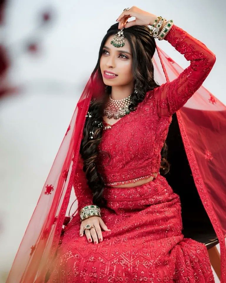 2023 ജൂണിൽ സുധി വാഹനാപകടത്തിൽ മരിച്ചതോടെയാണ് അതുവരെ നിശബ്ദയായിരുന്ന രേണു സുധി പൊതുഇടങ്ങളിലേക്കെത്തുന്നത്. സമൂഹമാധ്യമങ്ങളിൽ ഫോട്ടോഷൂട്ടുകളും റീലുകളും ഷോർട്ട് ഫിലിമുകളും ചെയ്ത രേണു സുധി സമൂഹത്തിൻ്റെ കണ്ണിൽ വലിയ തെറ്റുകാരിയായി. 
