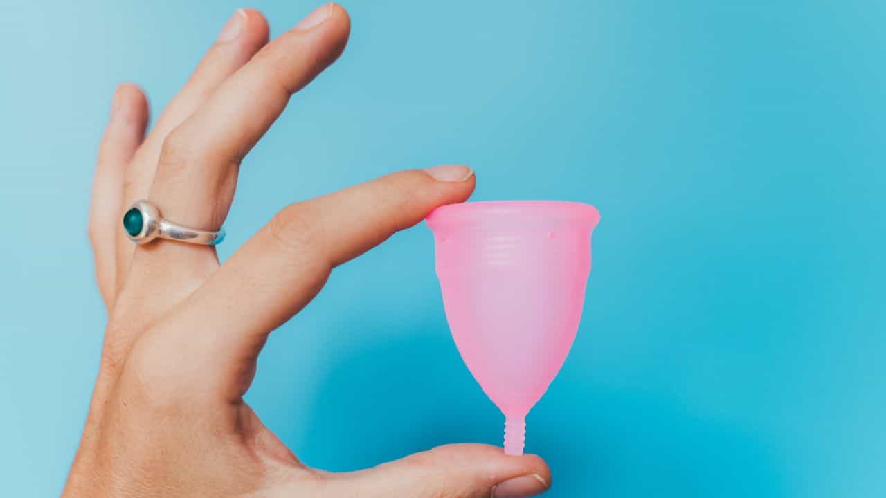 Menstrual Products Safety: പാഡുകൾ ഉപേക്ഷിക്കണോ?; മെൻസ്ട്രൽ കപ്പുകൾ നിങ്ങൾക്ക് സുരക്ഷിതമാണോ... Menstrual Products Safety: പാഡുകൾ ഉപേക്ഷിക്കണോ?; മെൻസ്ട്രൽ കപ്പുകൾ നിങ്ങൾക്ക് സുരക്ഷിതമാണോ...