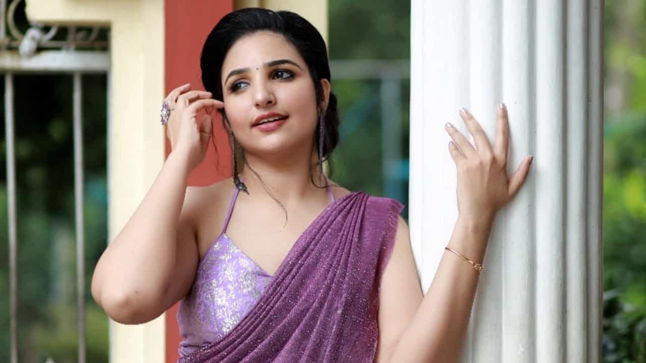 Rini Ann George: ആരാണ് ആ യുവനേതാവെന്ന് ചോദ്യം; ഹൂ കെയേഴ്സ് എന്ന ആറ്റിറ്റ്യൂഡുള്ള ആളാണെന്ന് റിനി ആൻ ജോർജ്