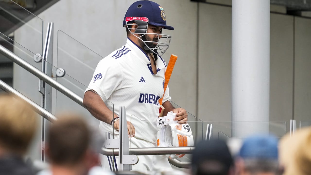 അതുകൊണ്ട് തന്നെ സെപ്തംബറില്‍ നടക്കുന്ന ഏഷ്യാ കപ്പില്‍ താരം കളിച്ചേക്കില്ലെന്നാണ് വിലയിരുത്തല്‍. അതിനുശേഷം വെസ്റ്റ് ഇന്‍ഡീസിനെതിരെ നടക്കുന്ന ടെസ്റ്റ് പരമ്പരയില്‍ കളിക്കാനുള്ള സാധ്യതയും കുറവാണ്  (Image Credits: PTI)