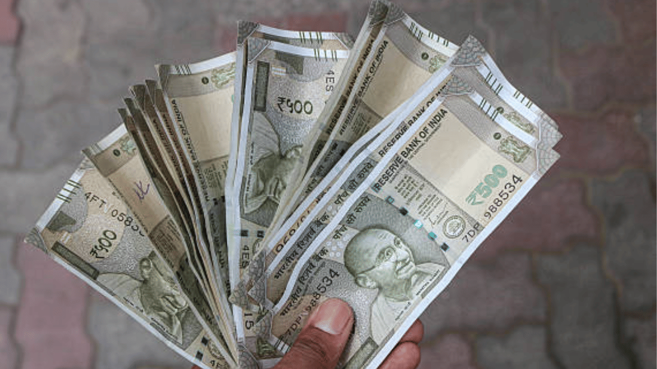 1990-ൽ ഗൾഫ് യുദ്ധം പൊട്ടിപ്പുറപ്പെട്ടപ്പോൾ സാജൻ ഇന്ത്യയിലേക്ക് മടങ്ങേണ്ടിവന്നു. തിരിച്ചടികളിൽ തളരാതെ, താമസിയാതെ അദ്ദേഹം ദുബായിലേക്ക് താമസം മാറി, സ്വന്തമായി എന്തെങ്കിലും ആരംഭിക്കാൻ തീരുമാനിച്ചു.  (Imgae Credit:  Getty Images)