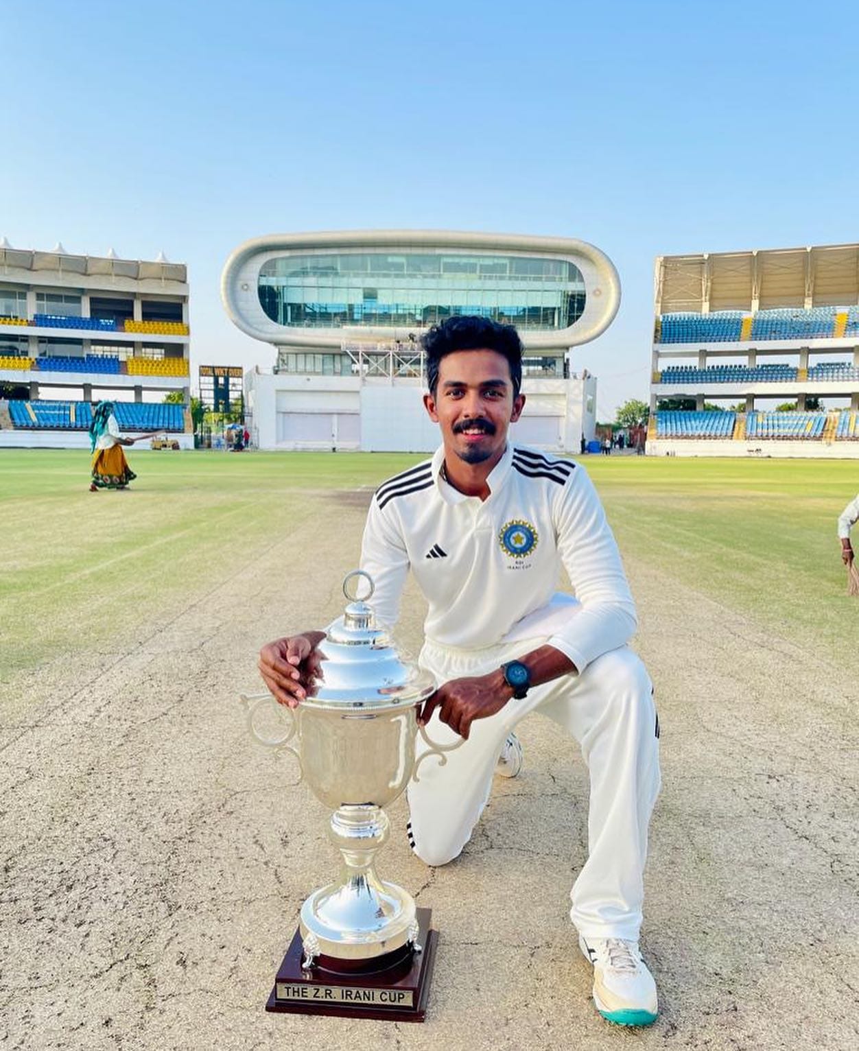 ലിസ്റ്റ് എയിൽ 105 ആയിരുന്നു രോഹൻ്റെ സ്ട്രൈക്ക് റേറ്റ്. ആ തവണ രോഹൻ ഐപിഎൽ കളിക്കുമെന്ന് തന്നെ പല ദേശീയമാധ്യമങ്ങളും റിപ്പോർട്ട് ചെയ്തു. എന്നാൽ, ലേലത്തിൽ ഒരാളും രോഹനെ തിരിഞ്ഞുനോക്കിയില്ല. ഇതോടെ രോഹൻ്റെ ഫോം ഗുരുതരമായ രീതിയിൽ മോശമായി. മെൻ്റൽ ബ്ലോക്കാവാം.