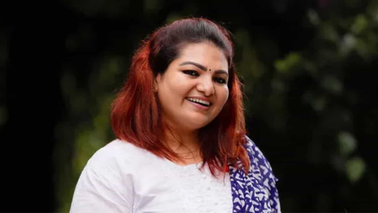 Sandra Thomas: സാന്ദ്ര തോമസിന് തിരഞ്ഞെടുപ്പിൽ മത്സരിക്കാനാകില്ല; ഹർജി തള്ളി കോടതി