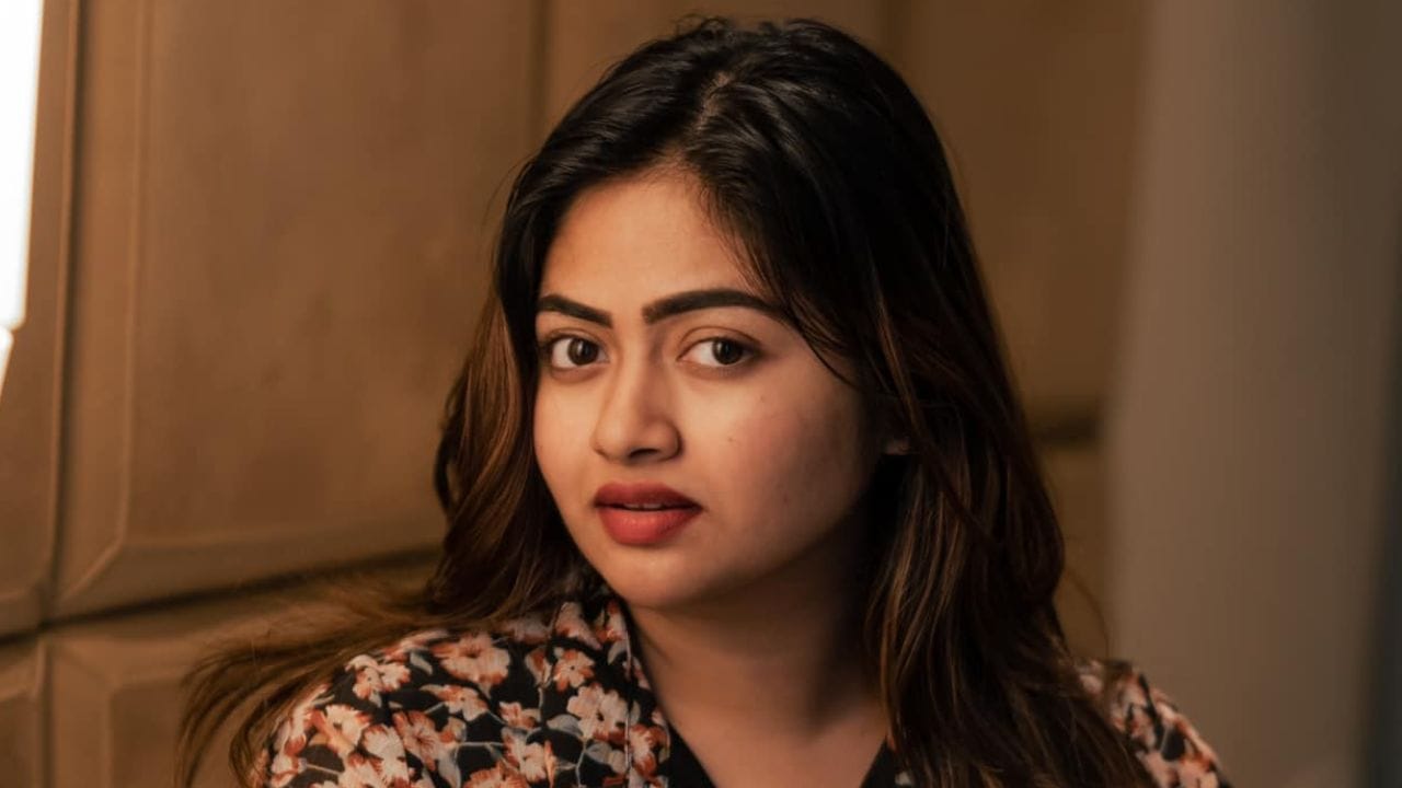 നന്നായി മുന്നോട്ട് പോകുന്നുണ്ടെങ്കിൽ പ്രണയം നല്ലതാണ്. അല്ലെങ്കിൽ അത് വേണ്ടെന്ന് വച്ച് നന്നായി ജീവിക്കണമെന്ന് ശാലിൻ സോയ പറയുന്നു. തനിക്ക് പങ്കാളിയെ കുറിച്ച് വലിയ പ്രതീക്ഷകൾ ഒന്നുമില്ല. അതിന്റെ ആവശ്യമില്ല. സിംഗിളായി തന്നെ തുടരുന്നതാണ് നല്ലത്. ഇത് താൻ നേരത്തെയും പറഞ്ഞിട്ടുണ്ടെന്ന് ശാലിൻ സോയ പറയുന്നു. (Image Credits: Shaalin Zoya Facebook)