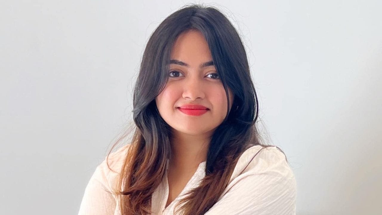 തന്നെ സംബന്ധിച്ച് കല്യാണം അത്രയും പ്രധാന്യമുള്ള ഒന്നല്ലെന്നും നടി പറയുന്നു. ആദ്യമൊക്കെ വിന്റേജ് കാലത്തെ സിനിമകളൊക്കെ കാണുമ്പോൾ വിവാഹം കഴിക്കണമെന്നെല്ലാം തോന്നുമായിരുന്നു. പക്ഷേ ഇപ്പോൾ, ഈ കാലഘട്ടത്തിൽ ആരുടെയും പ്രണയത്തിന് അധികം ആയുസില്ലെന്നും ശാലിൻ സോയ പറഞ്ഞു. (Image Credits: Shaalin Zoya Facebook)
