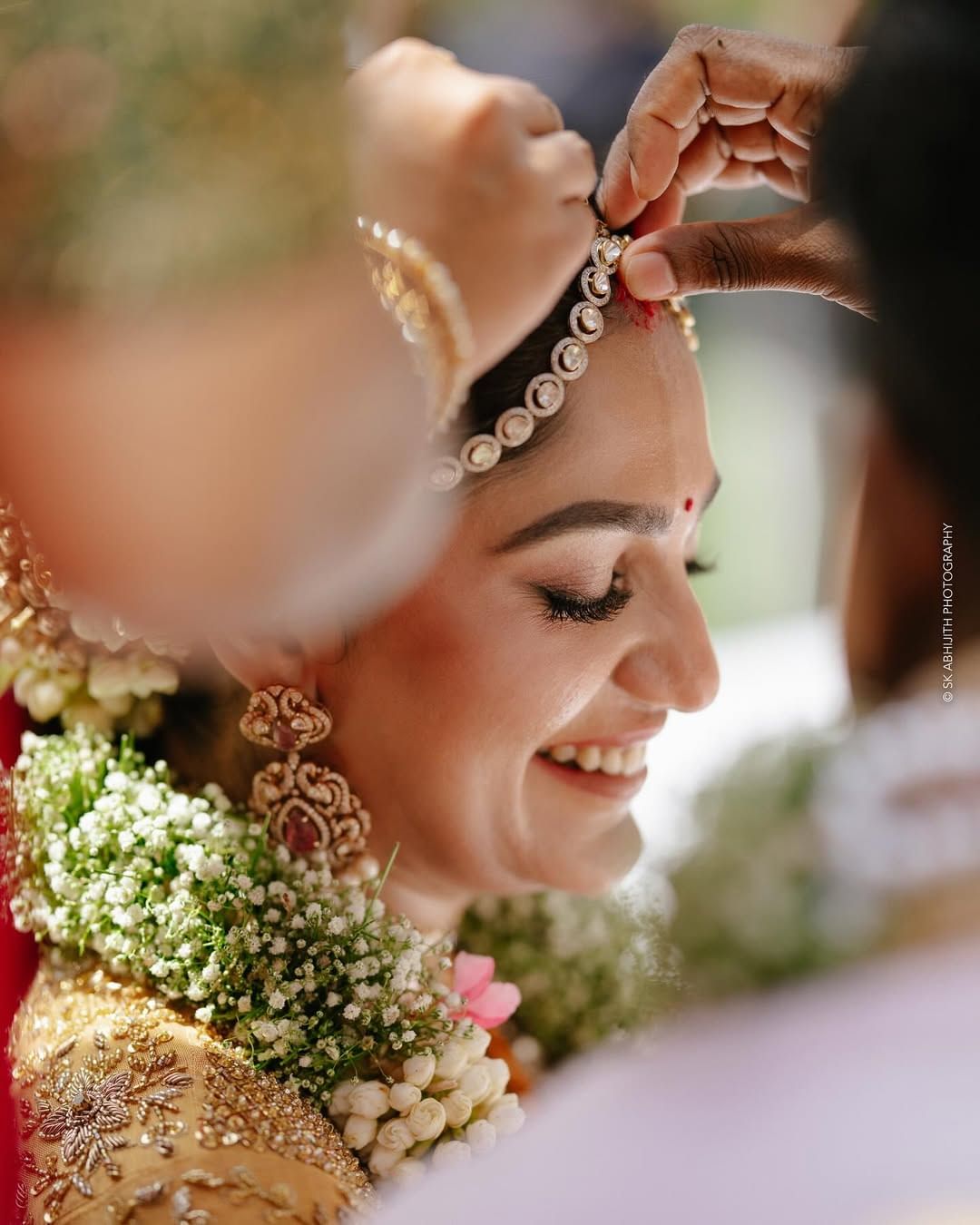 കഴിഞ്ഞ കുറച്ച് വർഷങ്ങളായി ആര്യയുടെ അടുത്ത സുഹൃത്താണ് സിബിൻ. ഇരുവരുടെയും രണ്ടാം വിവാഹമാണിത്. ആര്യയുടെ ആദ്യ വിവാഹത്തിലുള്ള മകളാണ് ഖുഷി. ആദ്യ വിവാഹത്തിൽ സിബിനും ഒരു മകനുണ്ട്. (Image Credits: Instagram/ Arya badai)