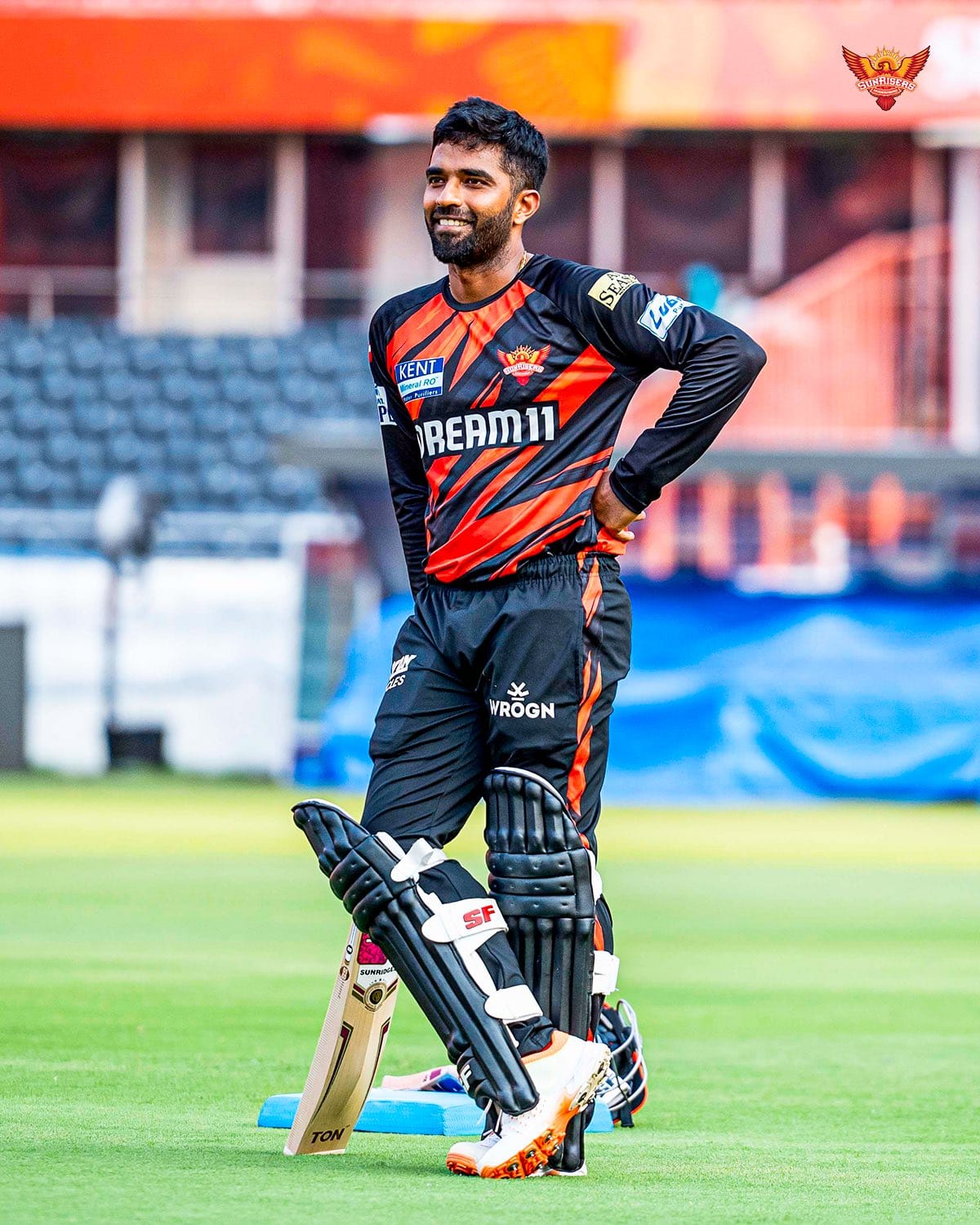 കേരള ക്രിക്കറ്റ് ലീഗിൽ ശ്രദ്ധിക്കേണ്ട താരങ്ങളിൽ പ്രധാനപ്പെട്ടയാളാണ് ഏരീസ് കൊല്ലം സെയിലേഴ്സ് ക്യാപ്റ്റൻ സച്ചിൻ ബേബി. കഴിഞ്ഞ സീസണിൽ 528 റൺസുമായി ഏറ്റവുമധികം റൺസ് നേടിയ സച്ചിൻ ടീമിനെ പ്രഥമ ചാമ്പ്യനുമാക്കി. ഫൈനലിലെ ഒന്നടക്കം രണ്ട് സെഞ്ചുറിയും താരം നേടിയിരുന്നു. (Image Courtesy- Social Media)