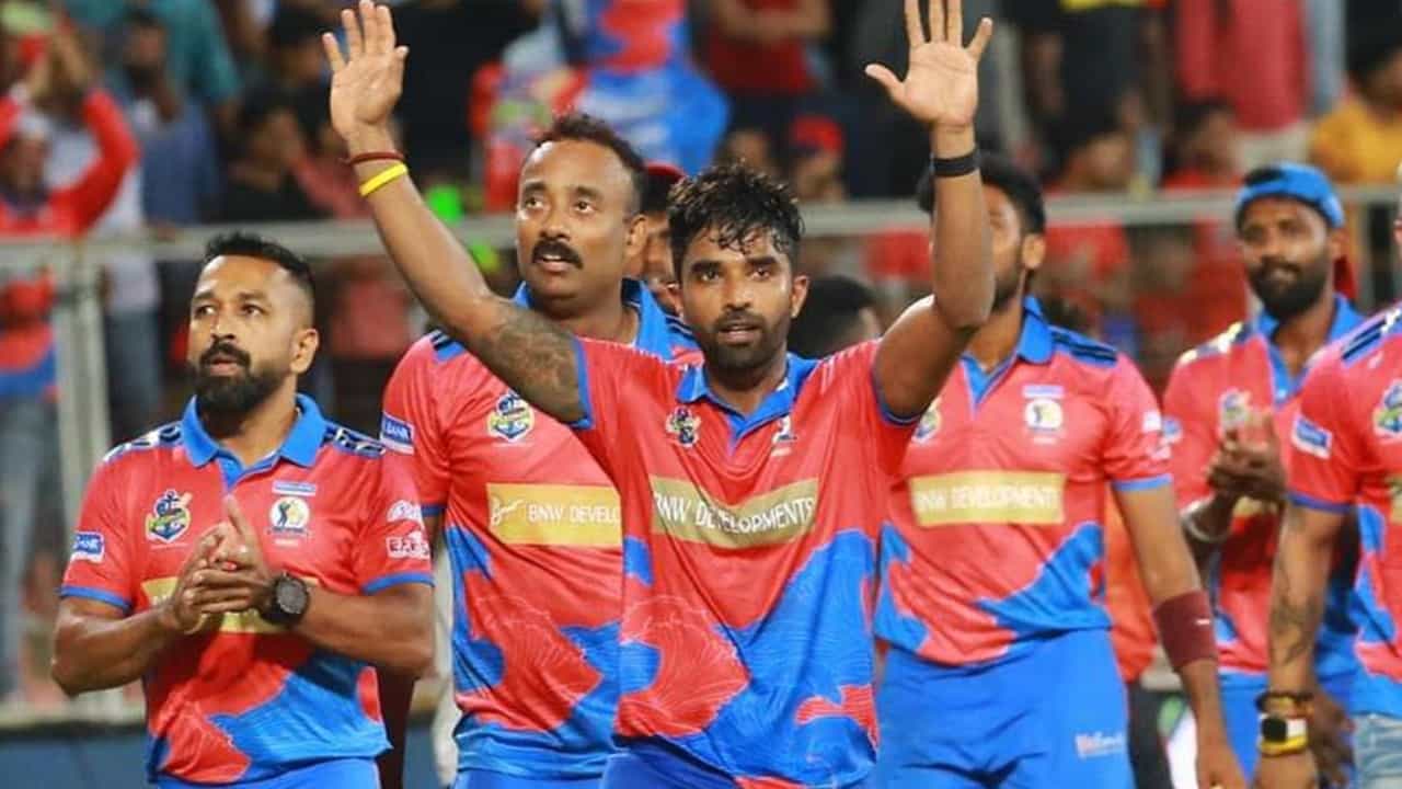 Kerala Cricket League 2025: സച്ചിന് ബേബി തകര്ത്തടിച്ച 2024, ഇത്തവണ പോരാട്ടത്തിന് സഞ്ജുവും; ഇവര് കെസിഎല്ലിലെ റണ്വേട്ടക്കാര് Kerala Cricket League 2025: സച്ചിന് ബേബി തകര്ത്തടിച്ച 2024, ഇത്തവണ പോരാട്ടത്തിന് സഞ്ജുവും; ഇവര് കെസിഎല്ലിലെ റണ്വേട്ടക്കാര്