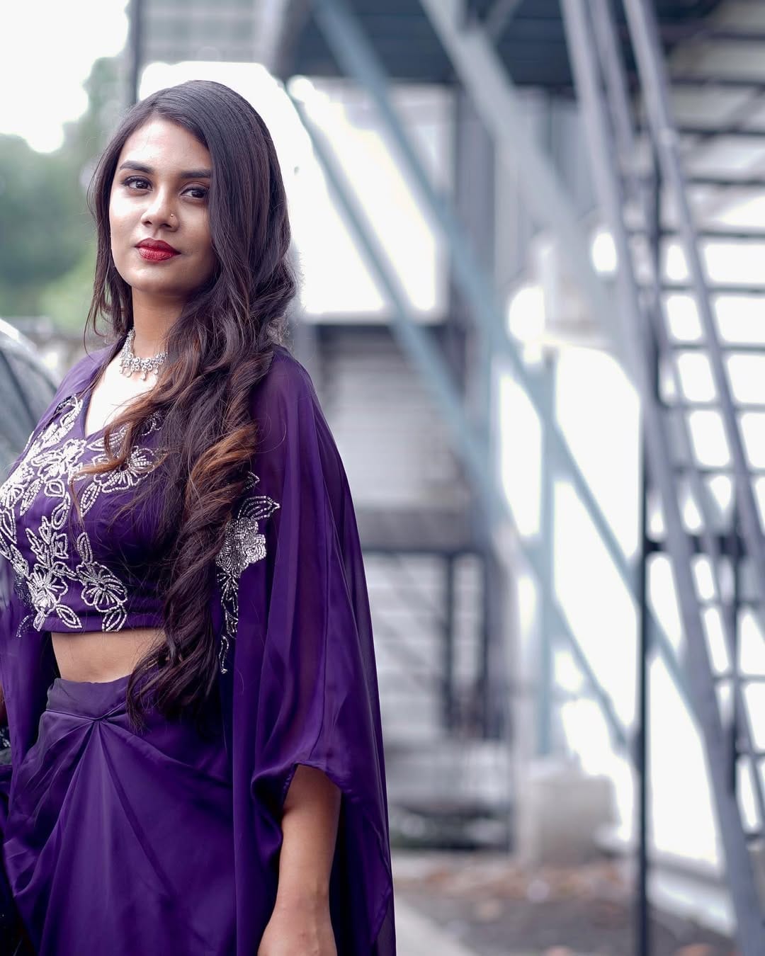 ജാസ്മിൻ കുളത്തിൽ ഇരുന്ന് മാനിക്യൂറും പെഡിക്യൂറും ഒന്നും ചെയ്തില്ലല്ലോ? കല്യാണം കഴിക്കാൻ എത്തുന്നവർക്കും കാറ് പൂജിക്കാൻ എത്തുന്നവർക്കും തുലാഭാരം നടത്താൻ എത്തുന്നവർക്കും വീഡിയോ എടുക്കാൻ അനുവാദം കൊടുക്കുന്നുണ്ടല്ലോ. ദൈവത്തിന് മുന്നിൽ എല്ലാവരും തുല്യരല്ലേ?. വിശ്വാസം ബിസിനസാക്കരുതെന്നാണ് സായ് പറയുന്നത്.