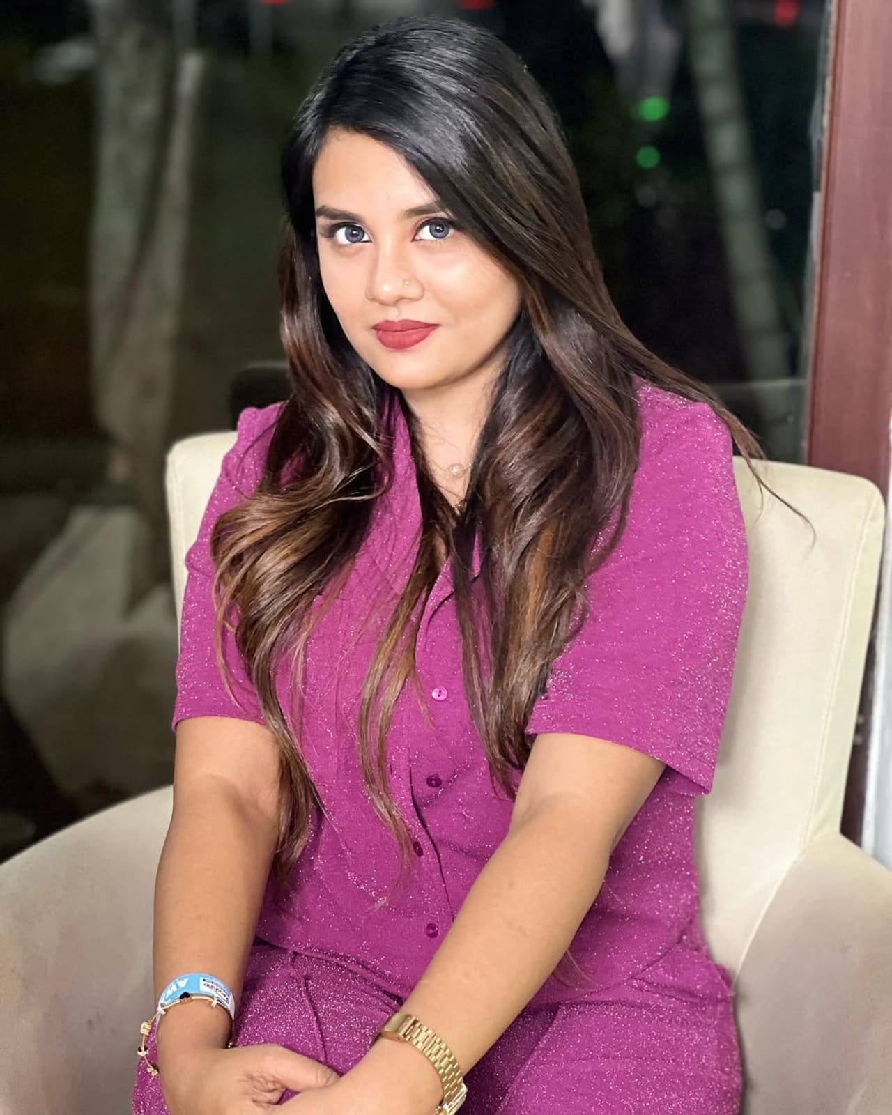 കഴിഞ്ഞ ദിവസമാണ് ബി​ഗ് ബോസ് താരവും സോഷ്യൽമീഡിയ ഇൻഫ്ലൂവൻസറുമായ ജാസ്മിൻ ജാഫർ ​ഗുരുവായൂർ ക്ഷേത്രത്തിൽ വെച്ച് റീൽ ചിത്രീകരിച്ചത്. എന്നാൽ ഇത് പിന്നീട് വലിയ തരത്തിലുള്ള വിവാദങ്ങൾക്ക് വഴിവച്ചു. സംഭവത്തിൽ ക്ഷേത്രം ദേവസ്വം ജാസ്മിന് എതിരെ പരാതിപ്പെടുകയും ചെയ്തിരുന്നു. (Image Credits:Instagram)